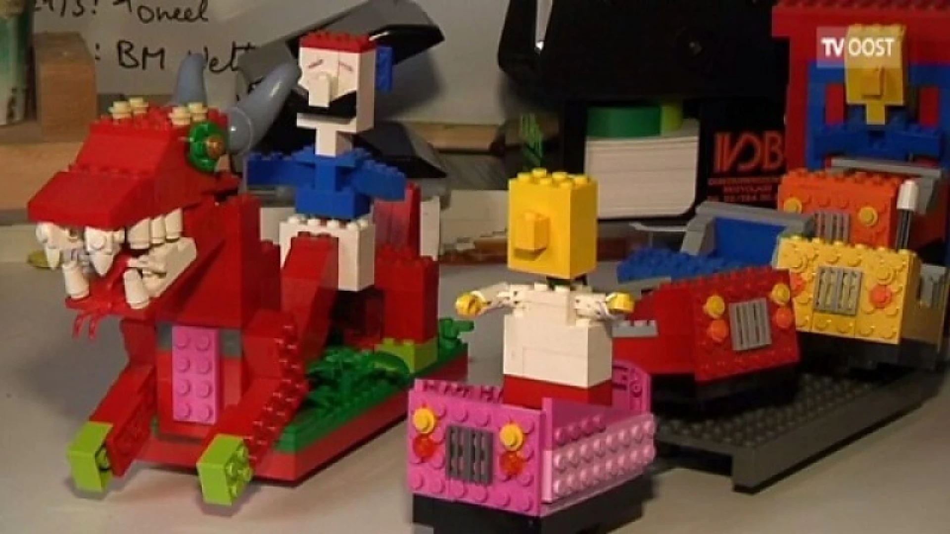 Carnavalist maakt praalwagens na in lego