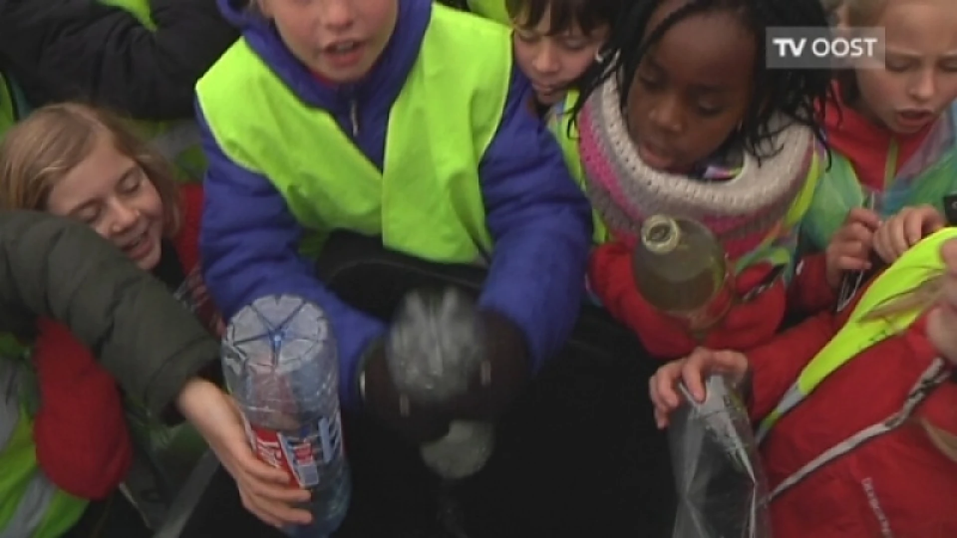 Kinderen staan stil bij drinkwaterproblematiek