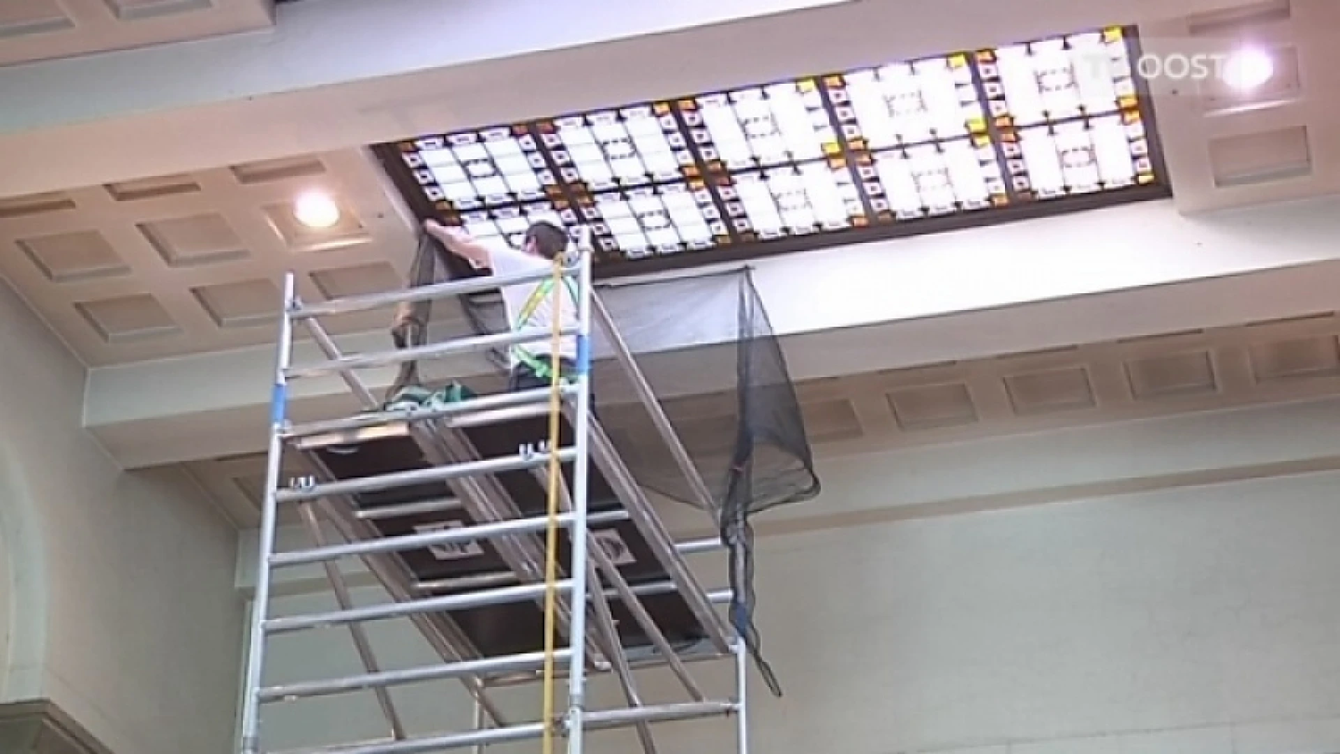 Plafond gerechtsgebouw Dendermonde kraakt