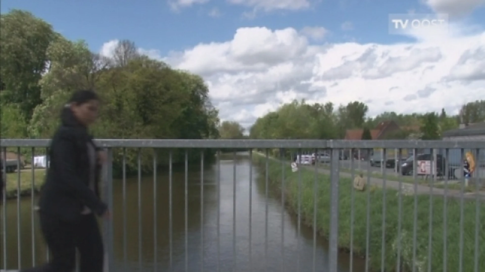 Tijdelijke noodbrug Dender wordt vannacht geplaatst