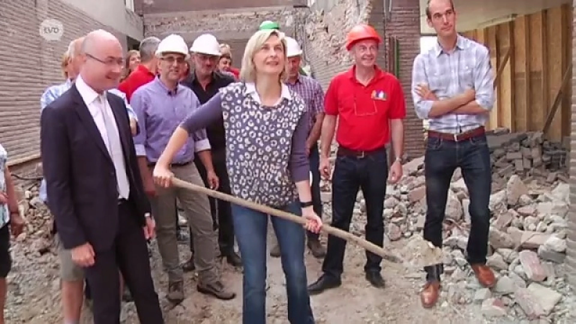 Crevits geeft eerste spadesteek voor schoolgebouw in Grotenberge