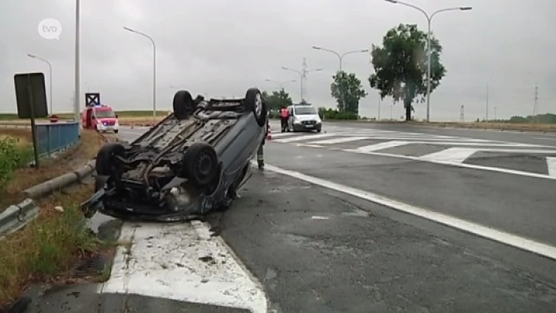 Auto over de kop in Sint-Niklaas