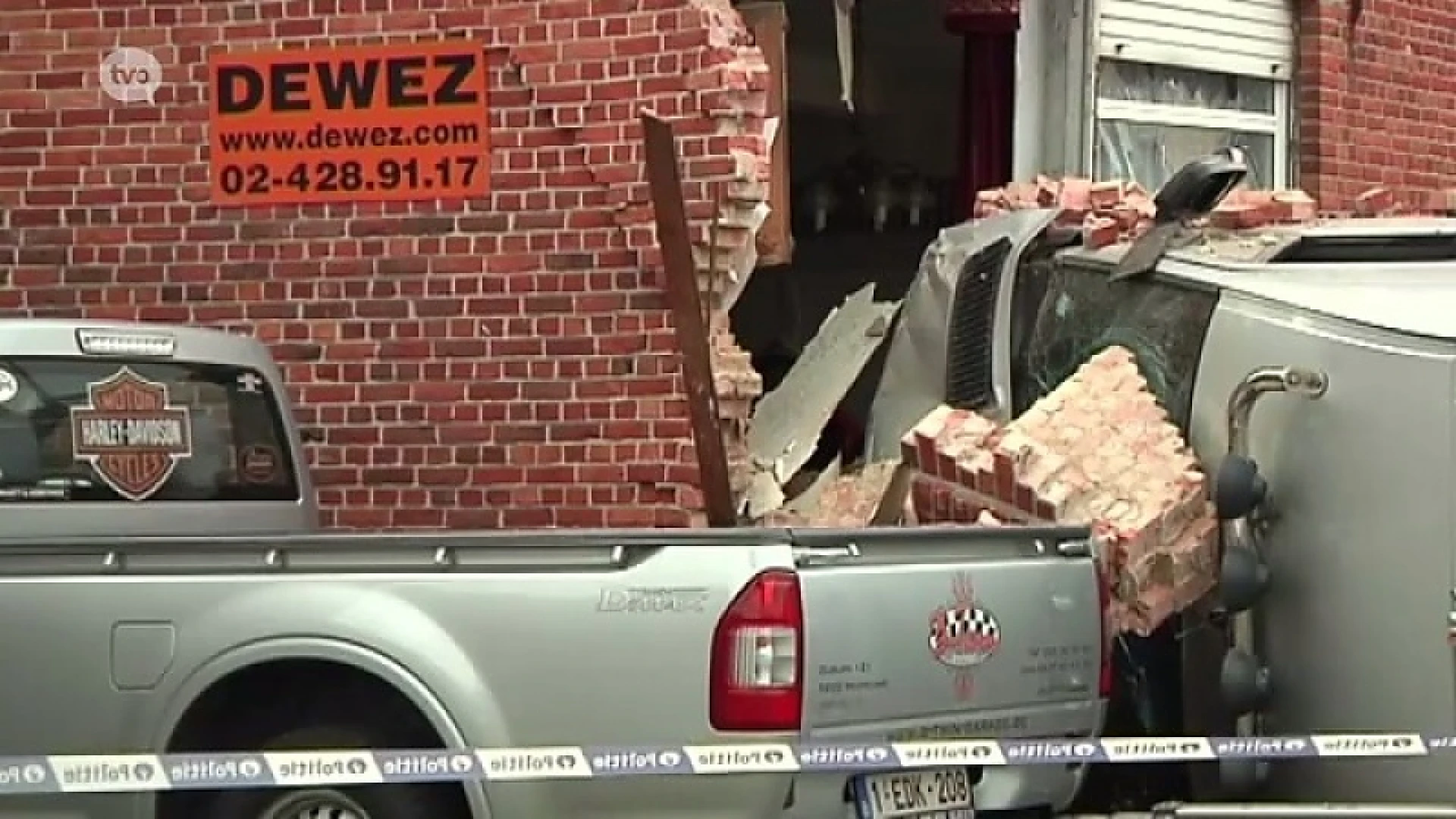 Mespelare: Bestelwagen glijdt woning binnen