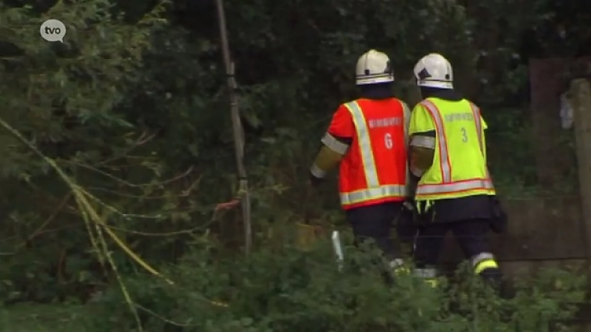 Stormweer: Vrouw belandt onder boom en sterft