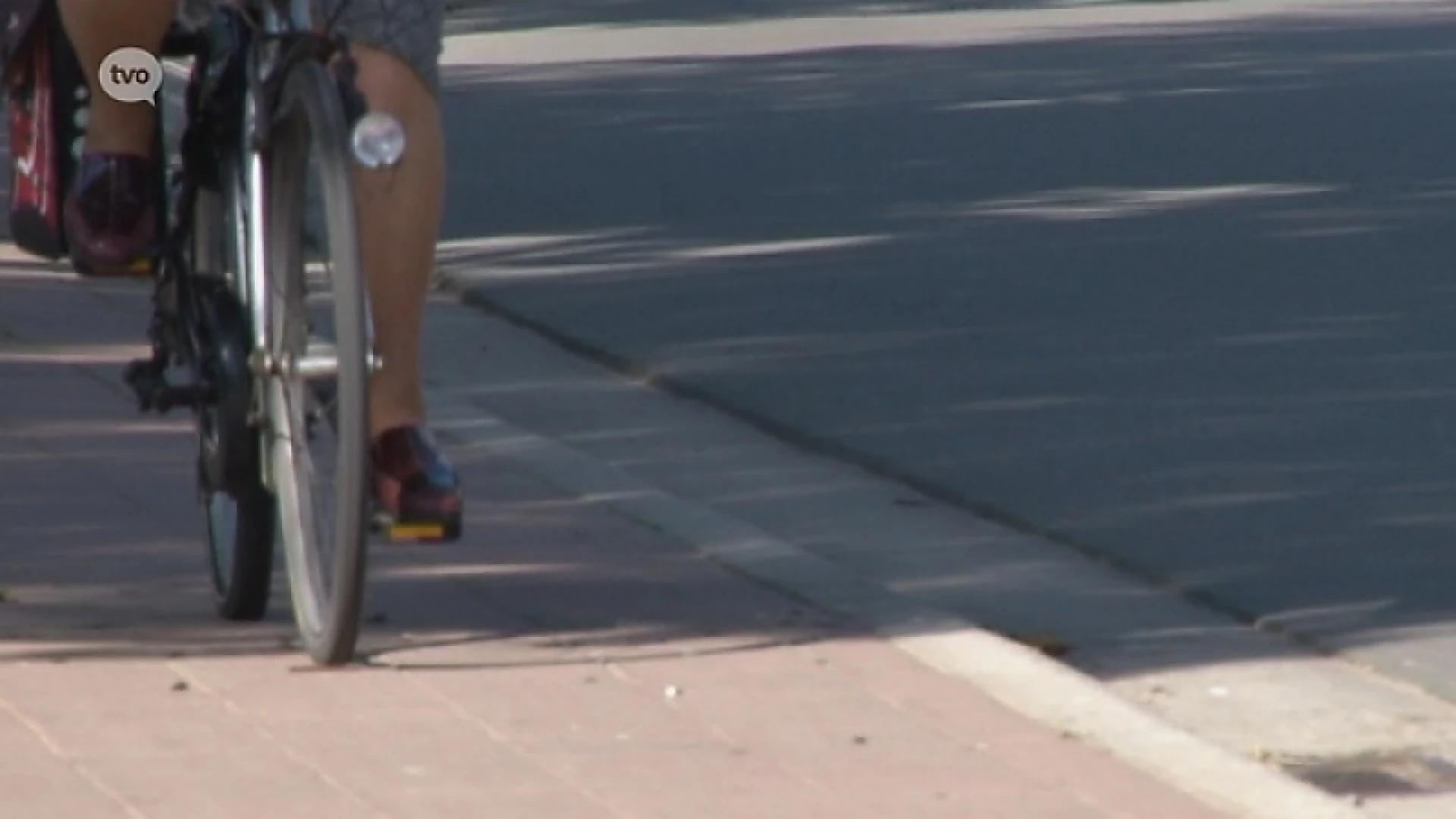 Fietster brutaal omvergetrokken door bromfietsers