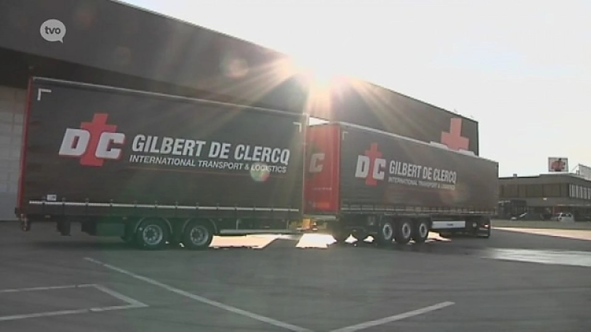 Transport De Clercq met supertruck tussen Temse en haven