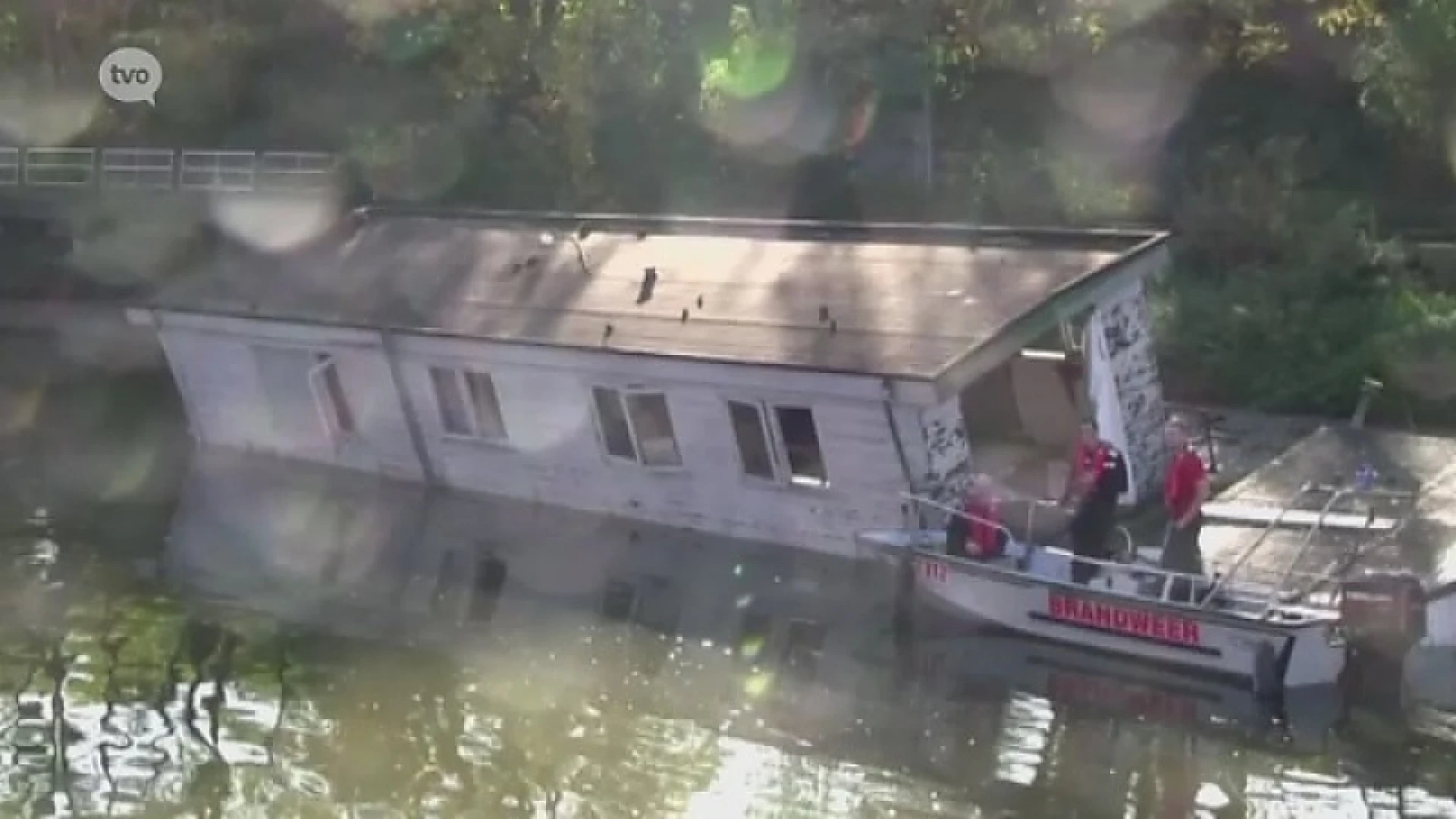 Oude woonboot gezonken op Dender in Aalst