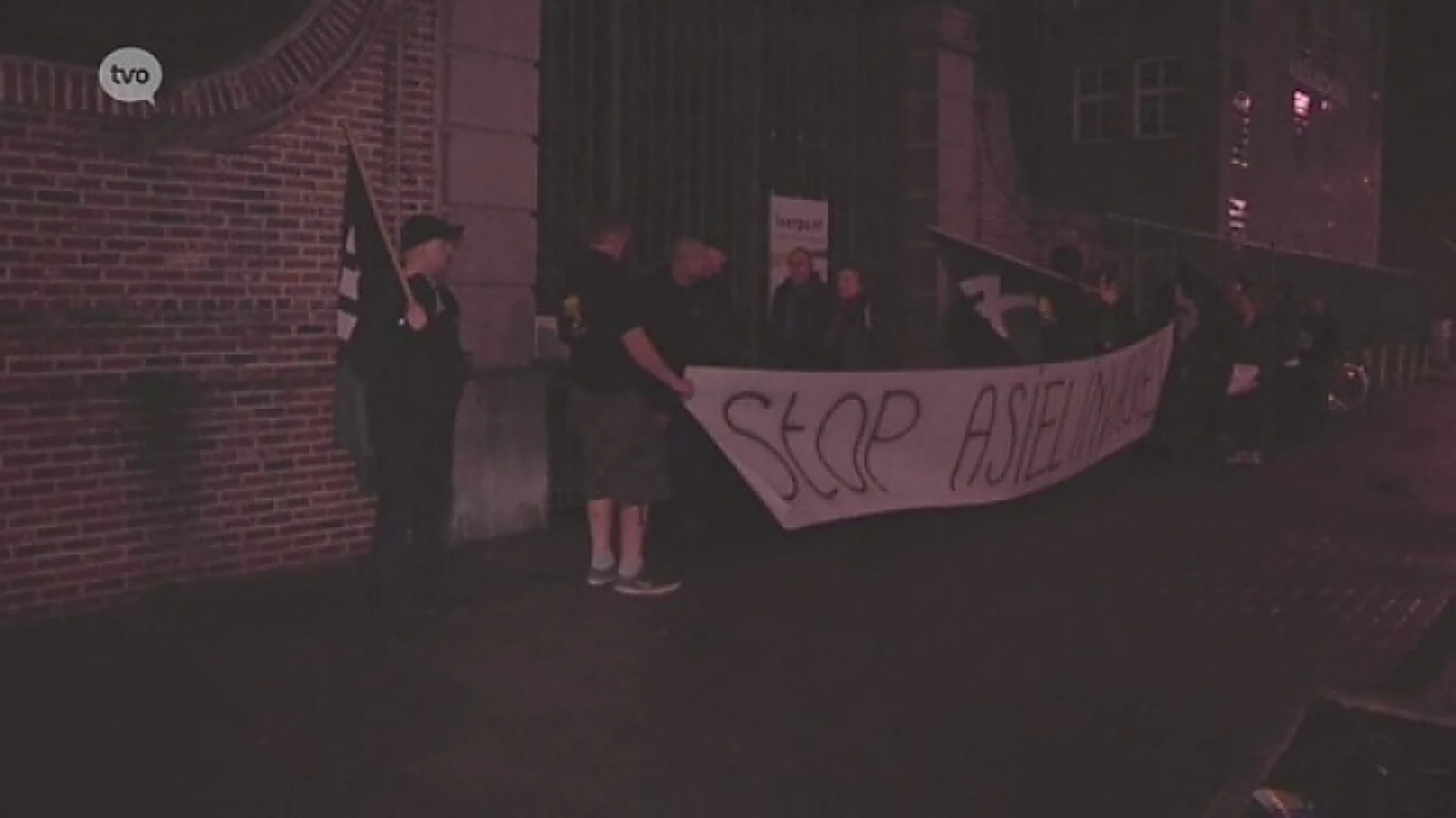 Pegida betoogt bij Abdijschool in Dendermonde