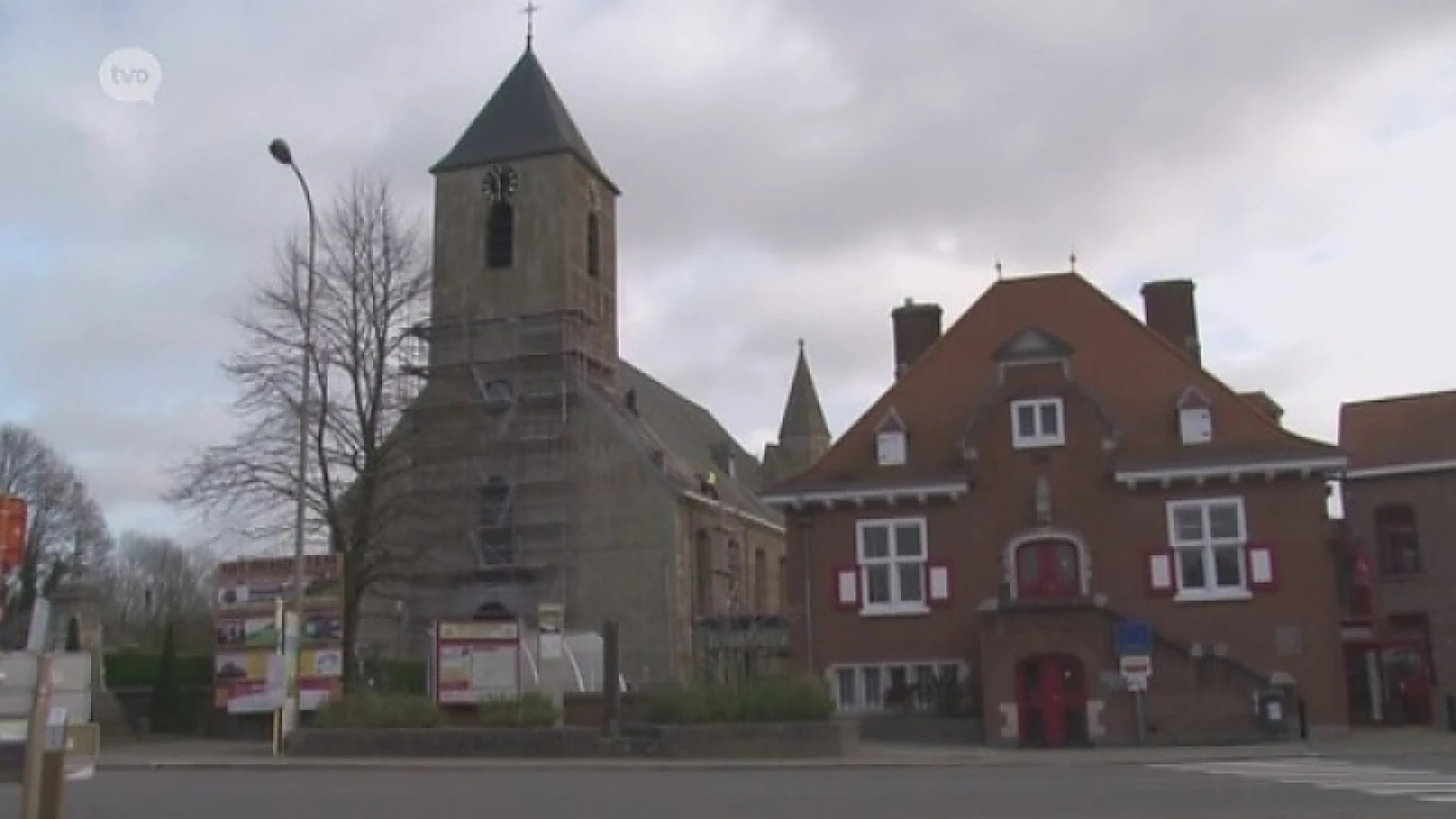 Restauratie gestart van dak en toren Sint-Michaëlkerk Sint-Lievens-Houtem