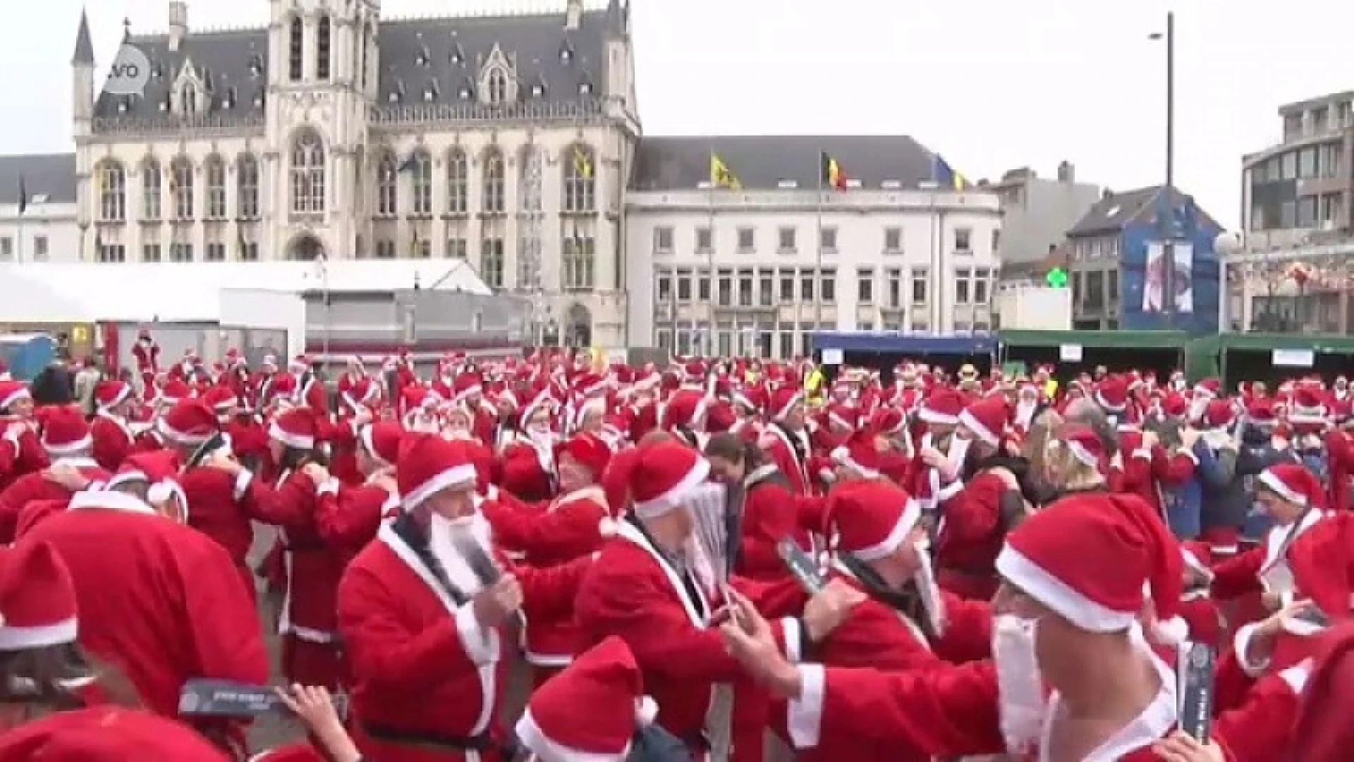 600 kerstmannen doen mee aan Santa Walk in Sint-Niklaas