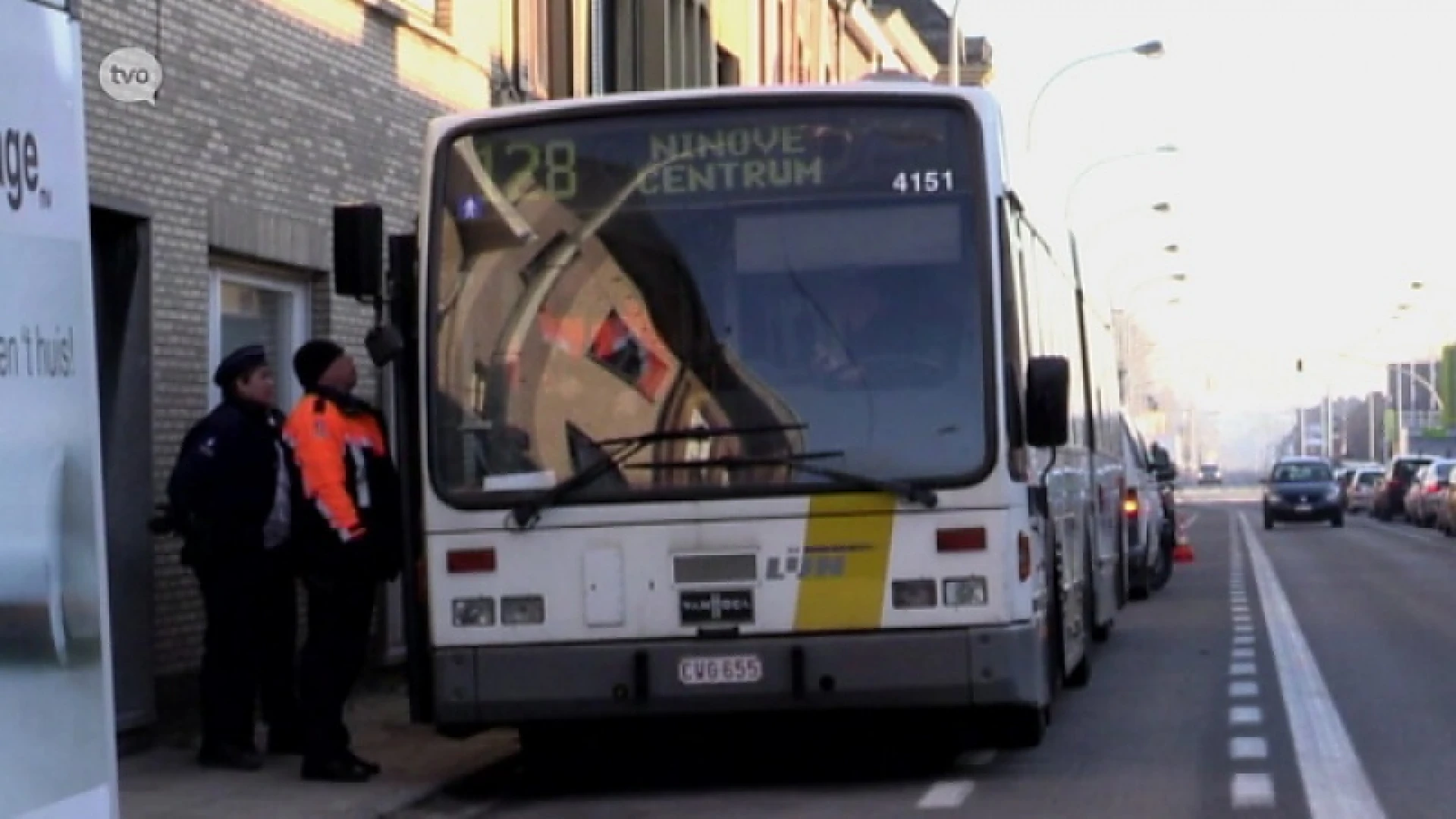 Fietsster zwaargewond na aanrijding met bus in Meerbeke