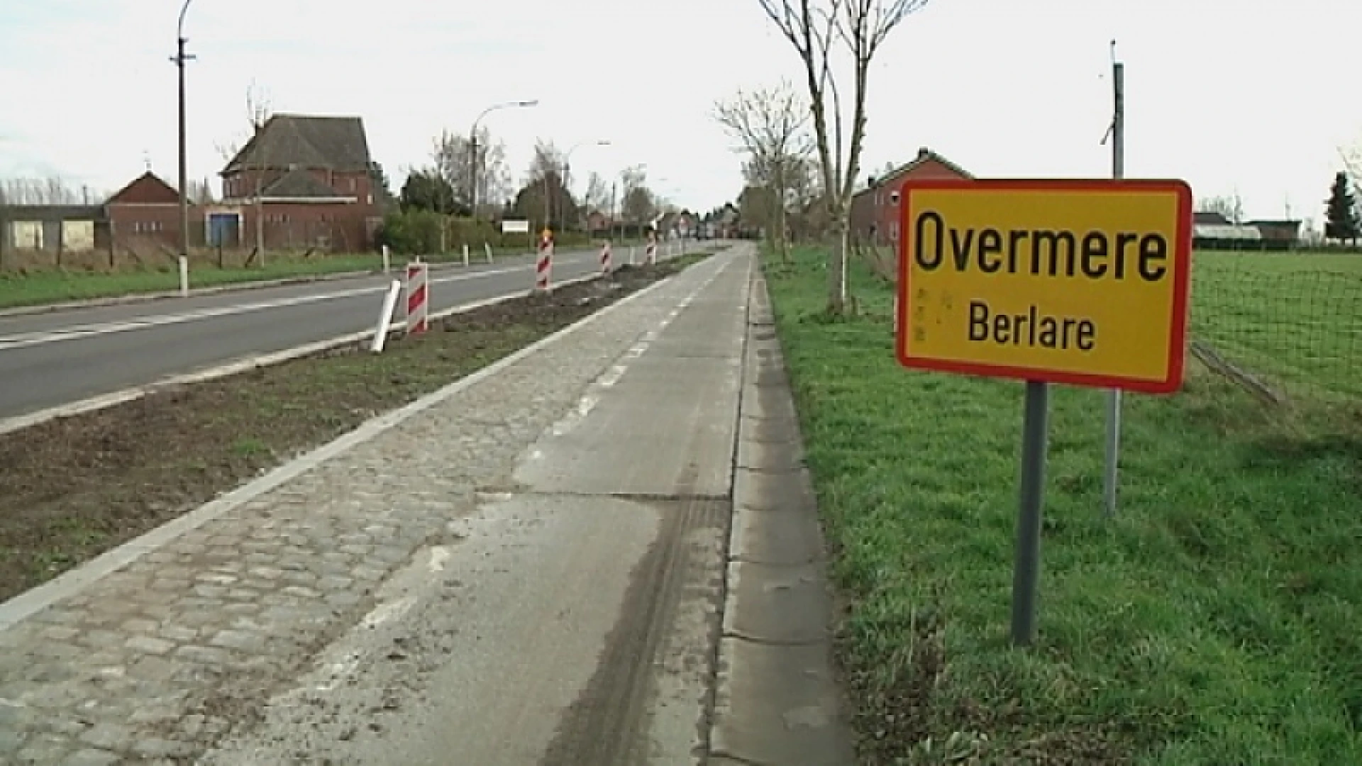 Petitie tegen gevaarlijke zachte bermen in Overmere