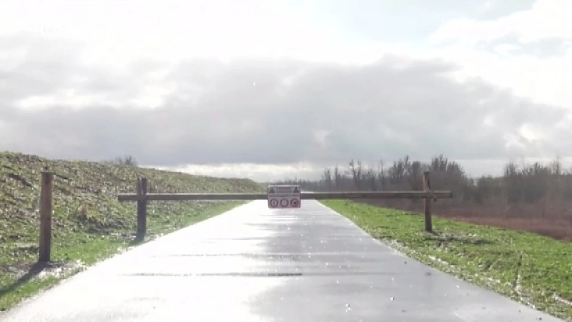 Scheldedijk in Kruibeke gesloten door stormtij