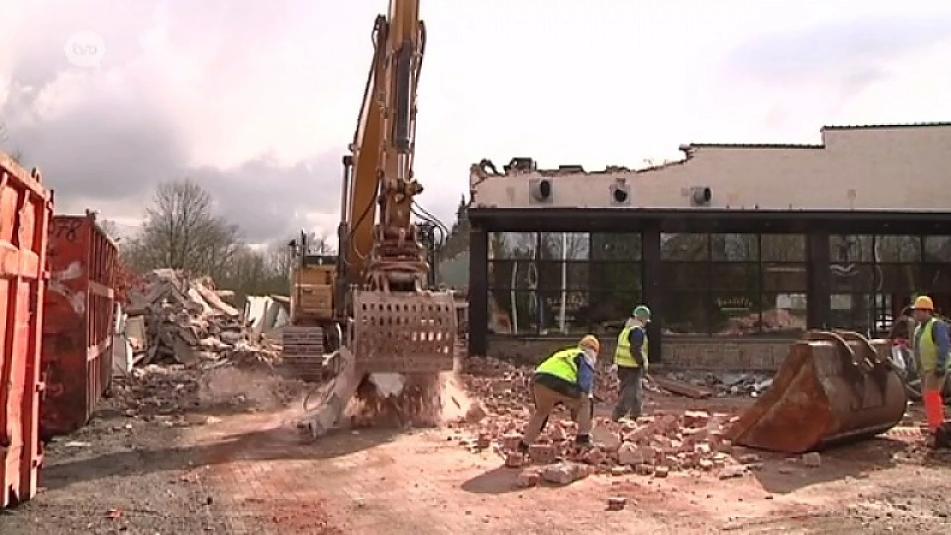 Bekende Bell's Café tegen de vlakte voor Bioplanet en tankstation DATS 24