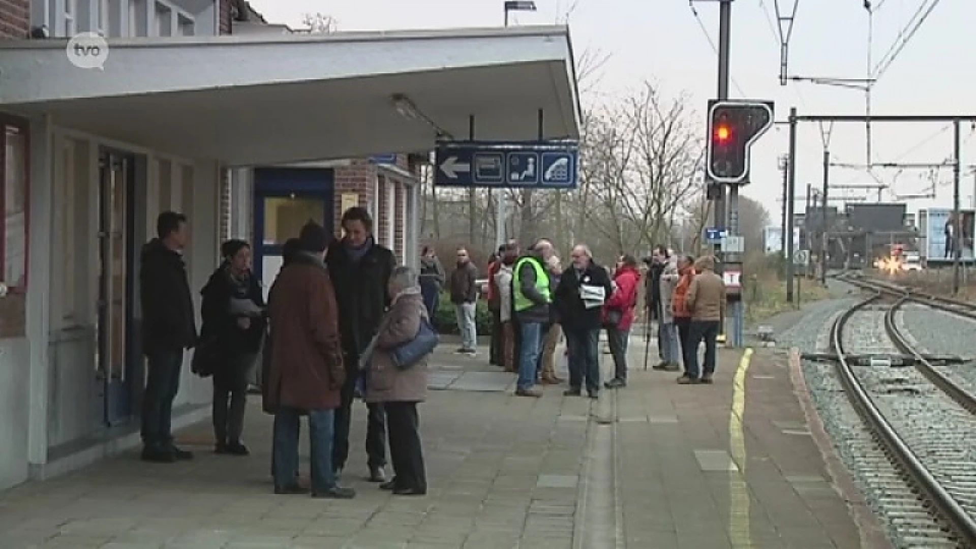 Voltallige gemeenteraad voert actie tegen sluiting station Temse