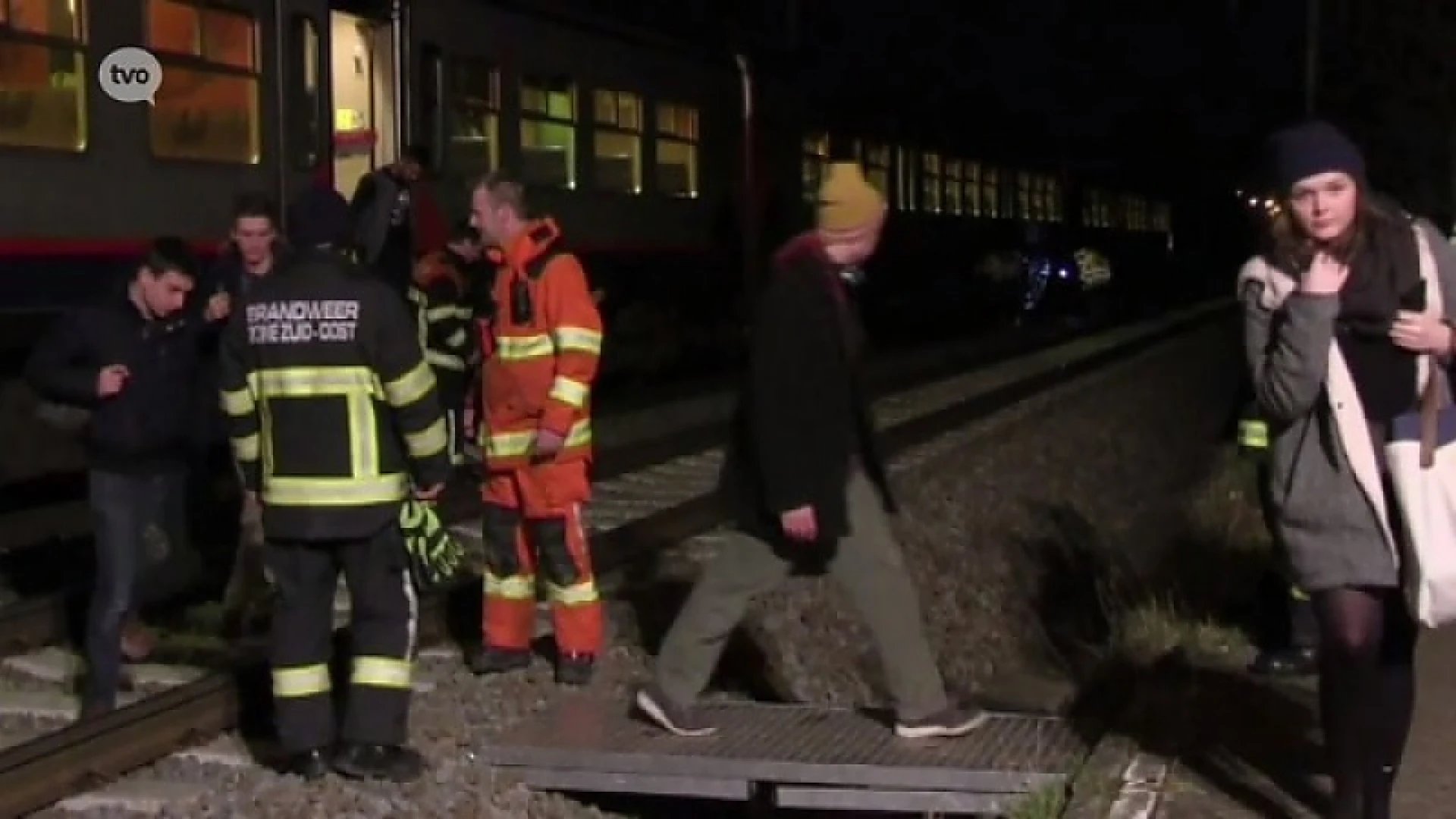 Tientallen mensen uit trein geëvacueerd na bizar ongeval op sporen