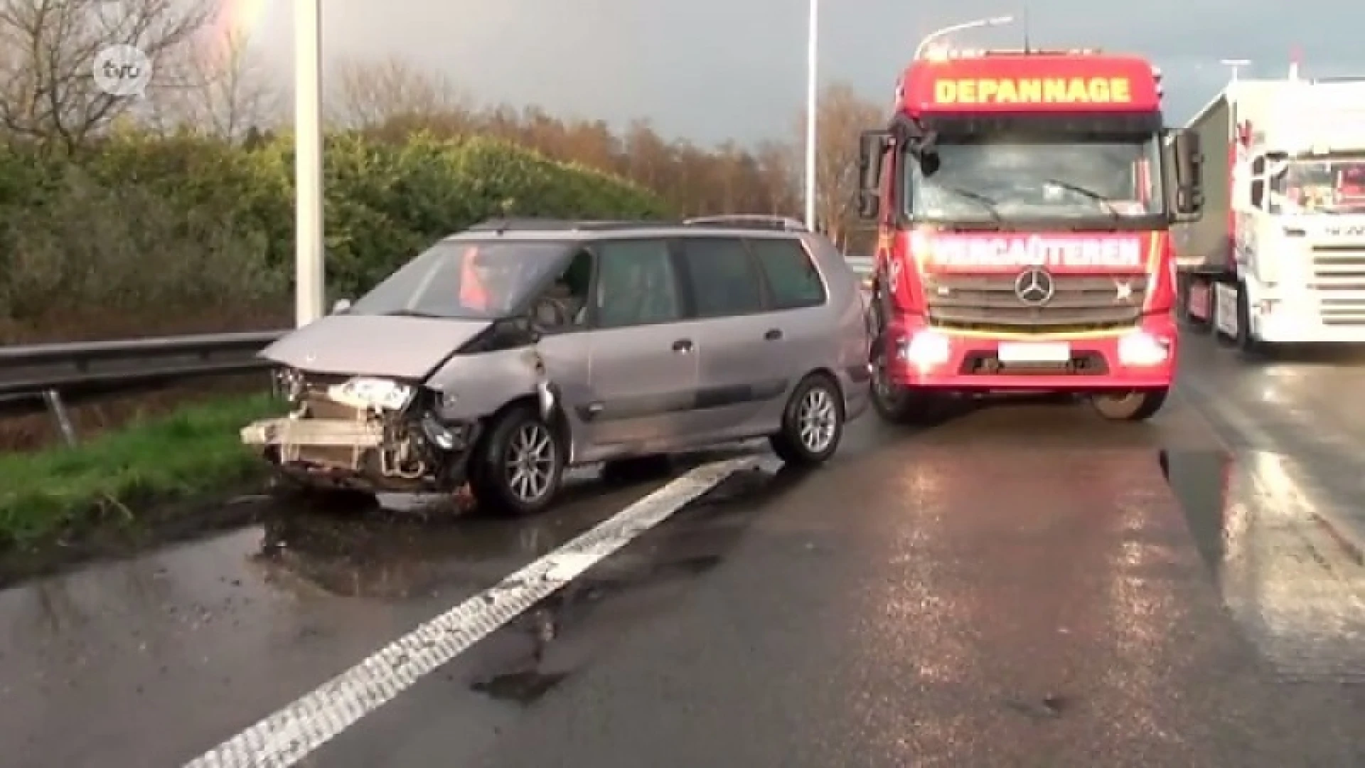 Slechts één gewonde bij kettingbotsing met 9 auto's in Waasmunster