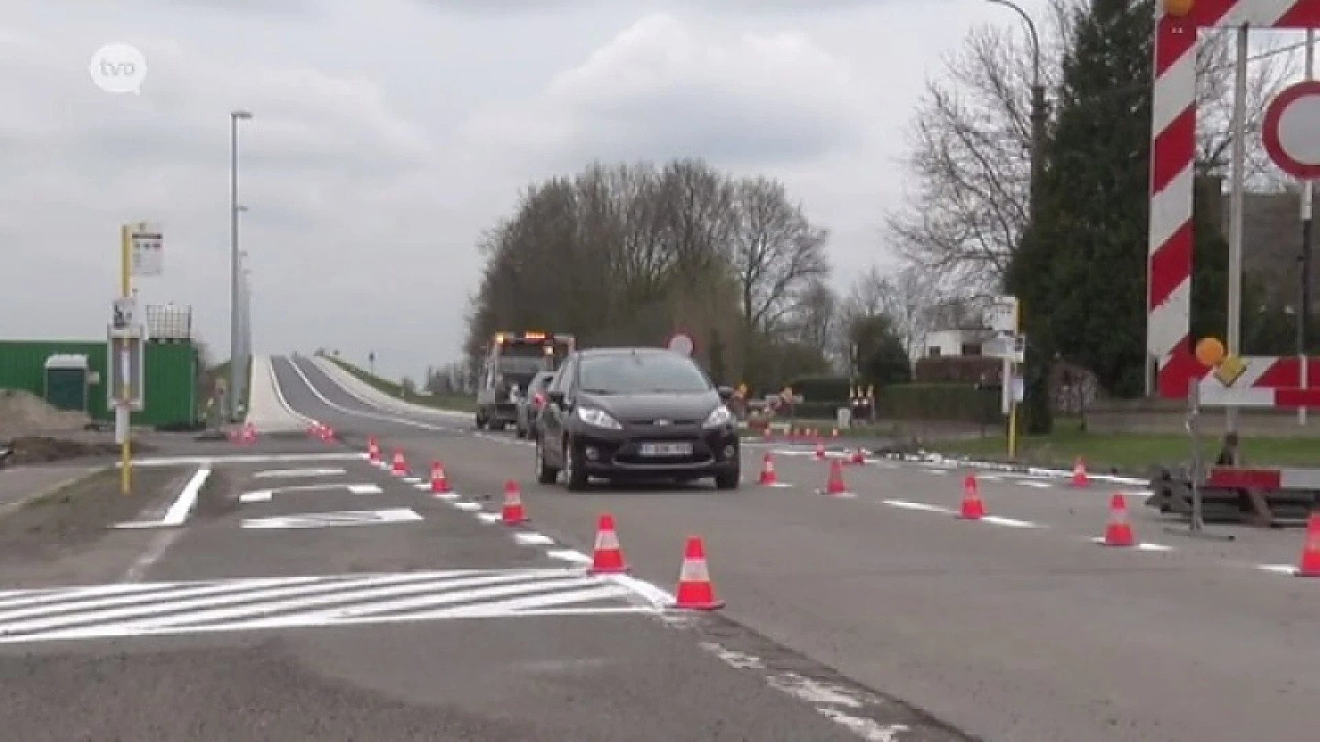 Brug over E17 in Overmere na bijna zes maanden eindelijk weer open