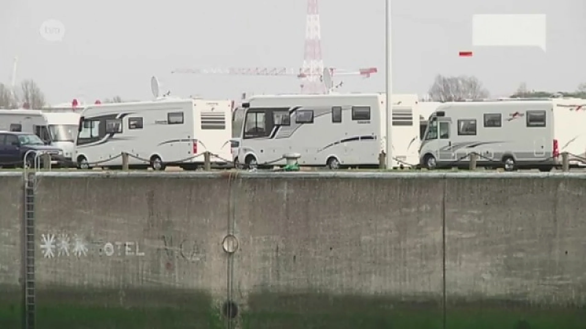 Honderden motorhomes op tijdelijk mobilhomedorp aan Kallosluis