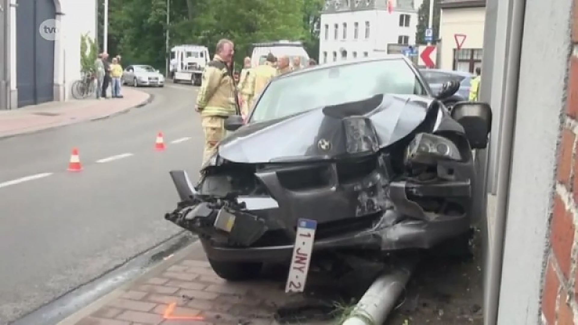 Dronken man ramt huisgevel in Oudegem