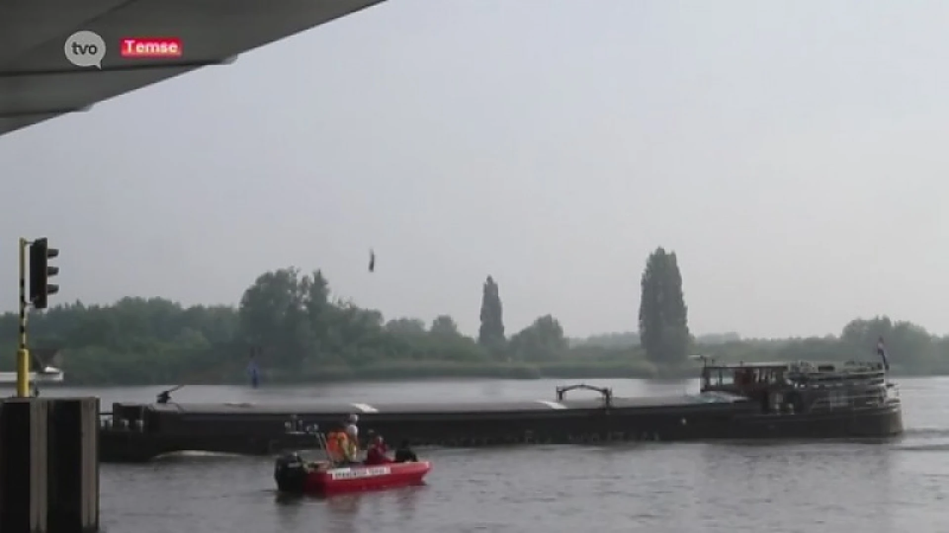 Boot verliest auto na botsing door verhoogd waterpeil