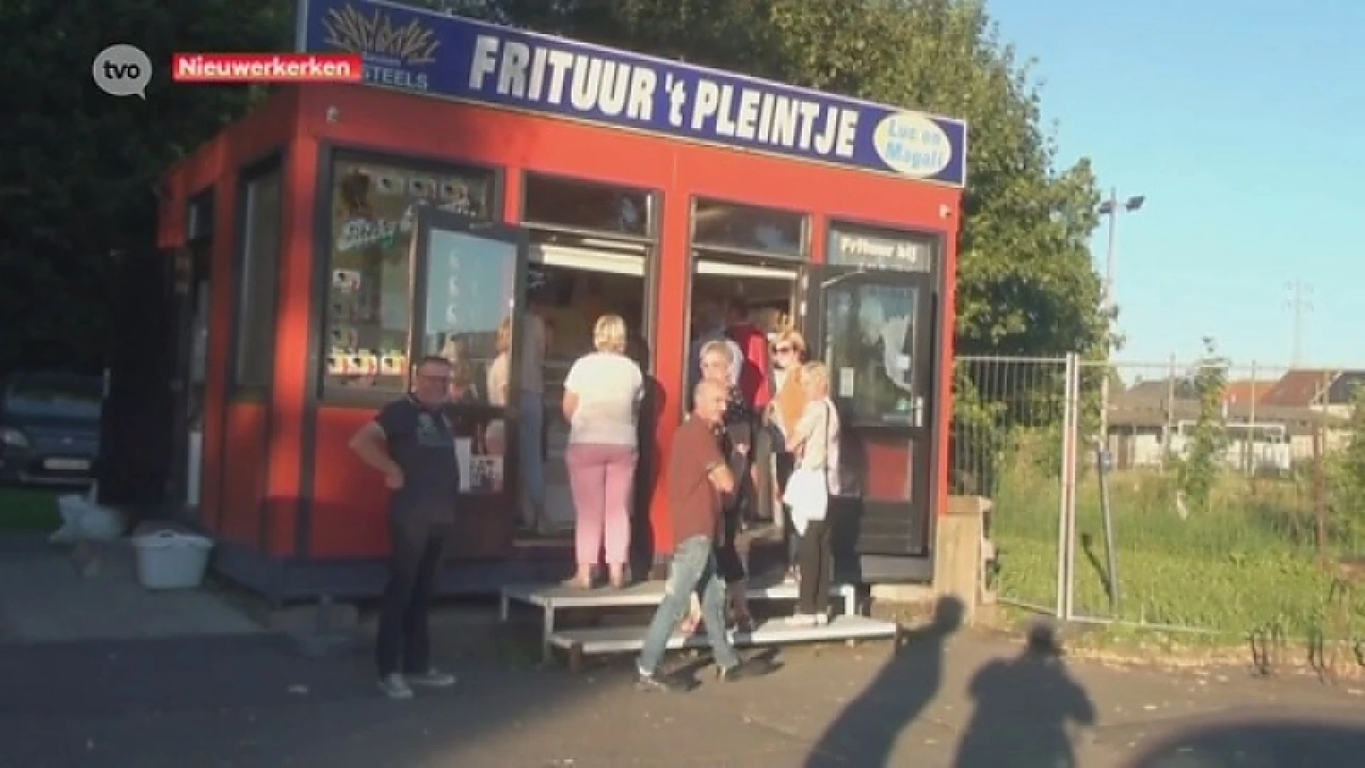 Luc en Magali van frituur ''t Pleintje in Nieuwerkerken stoppen na 40 jaar met frieten bakken