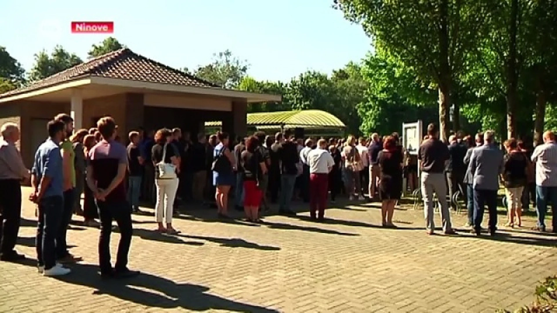 150 mensen brengen laatste groet aan Jordy