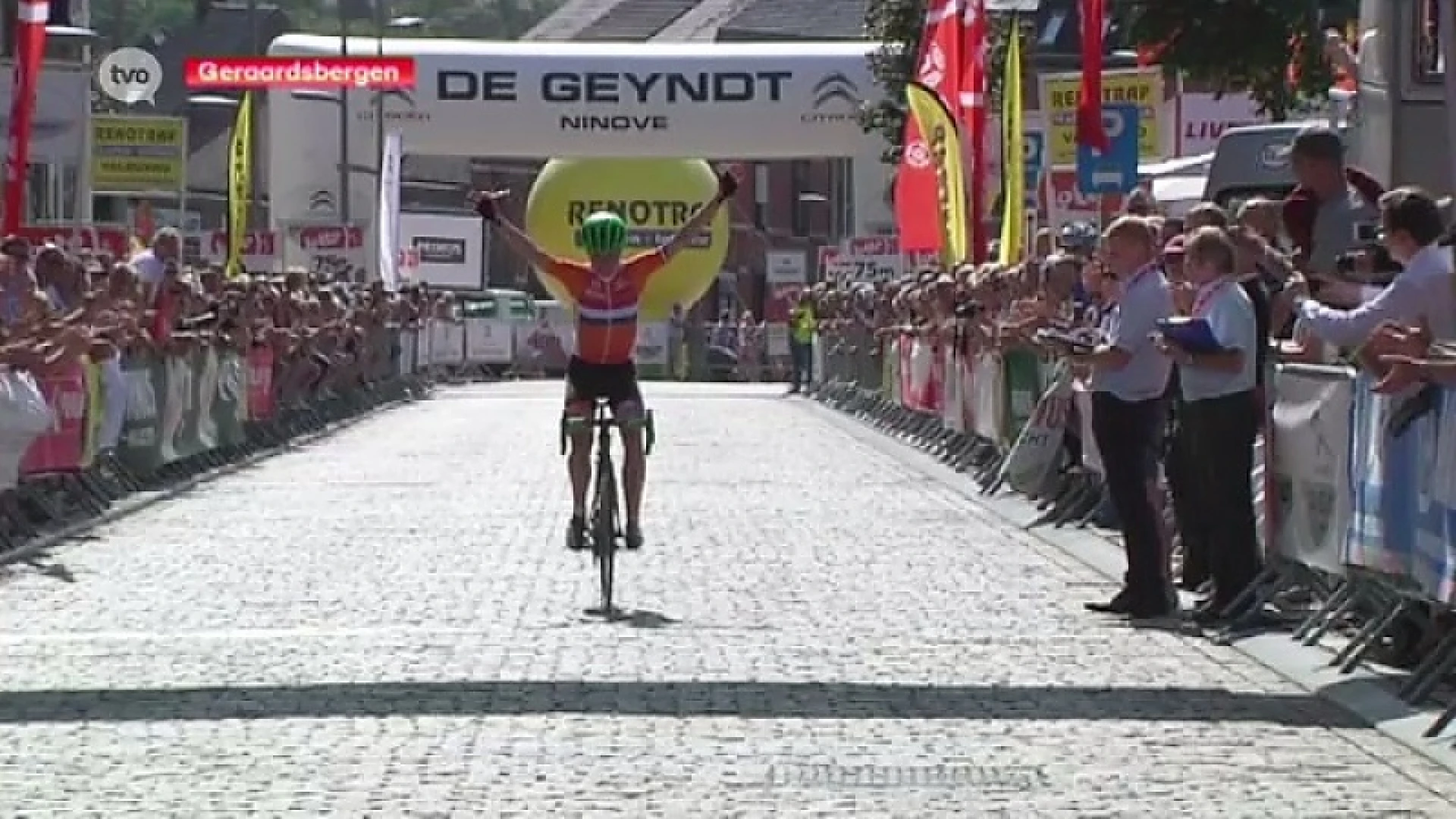 Van Vleuten pakt in Geraardsbergen rit en eindwinst in Lotto Belgium Tour