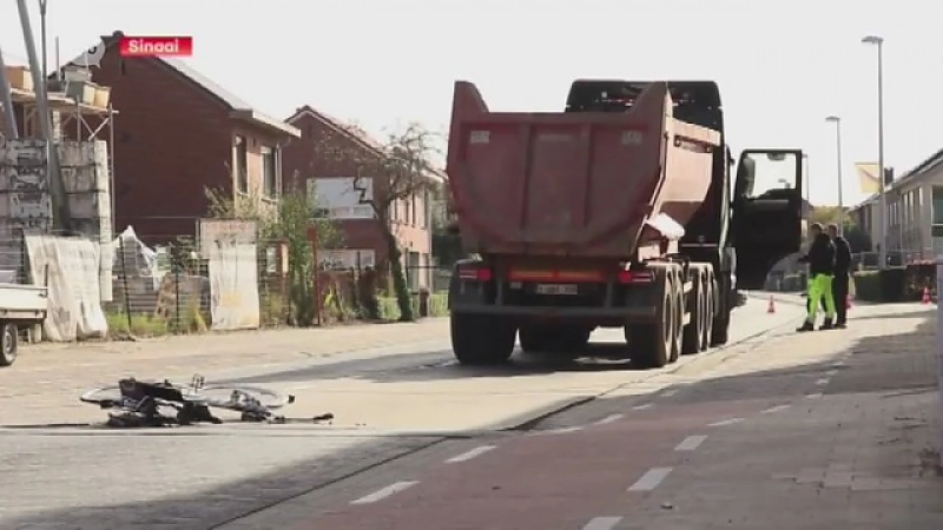 Vrouw komt om op fiets bij dodehoekongeval in Sinaai