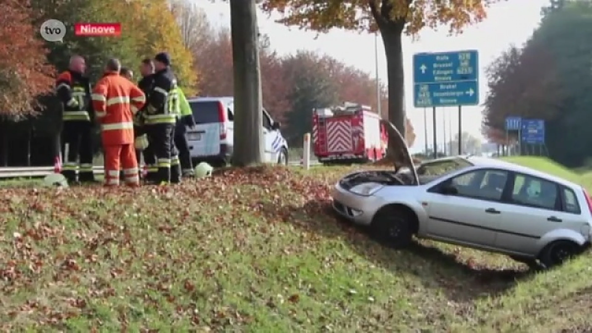 Moeder en kind gewond nadat wagen in gracht belandt in Ninove