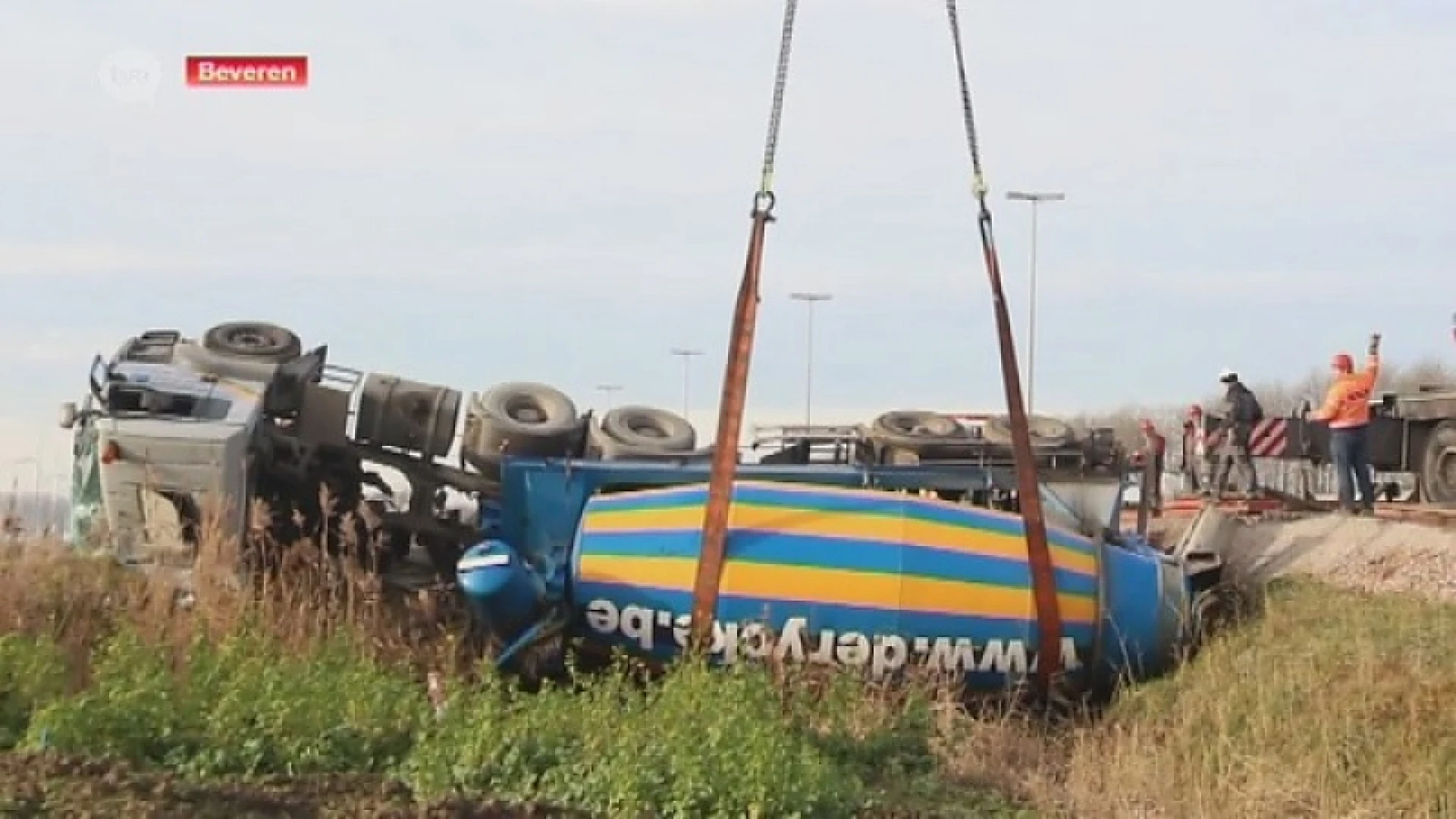 Hoofdafbeelding voor artikel Beveren: Betonmixer duikt…