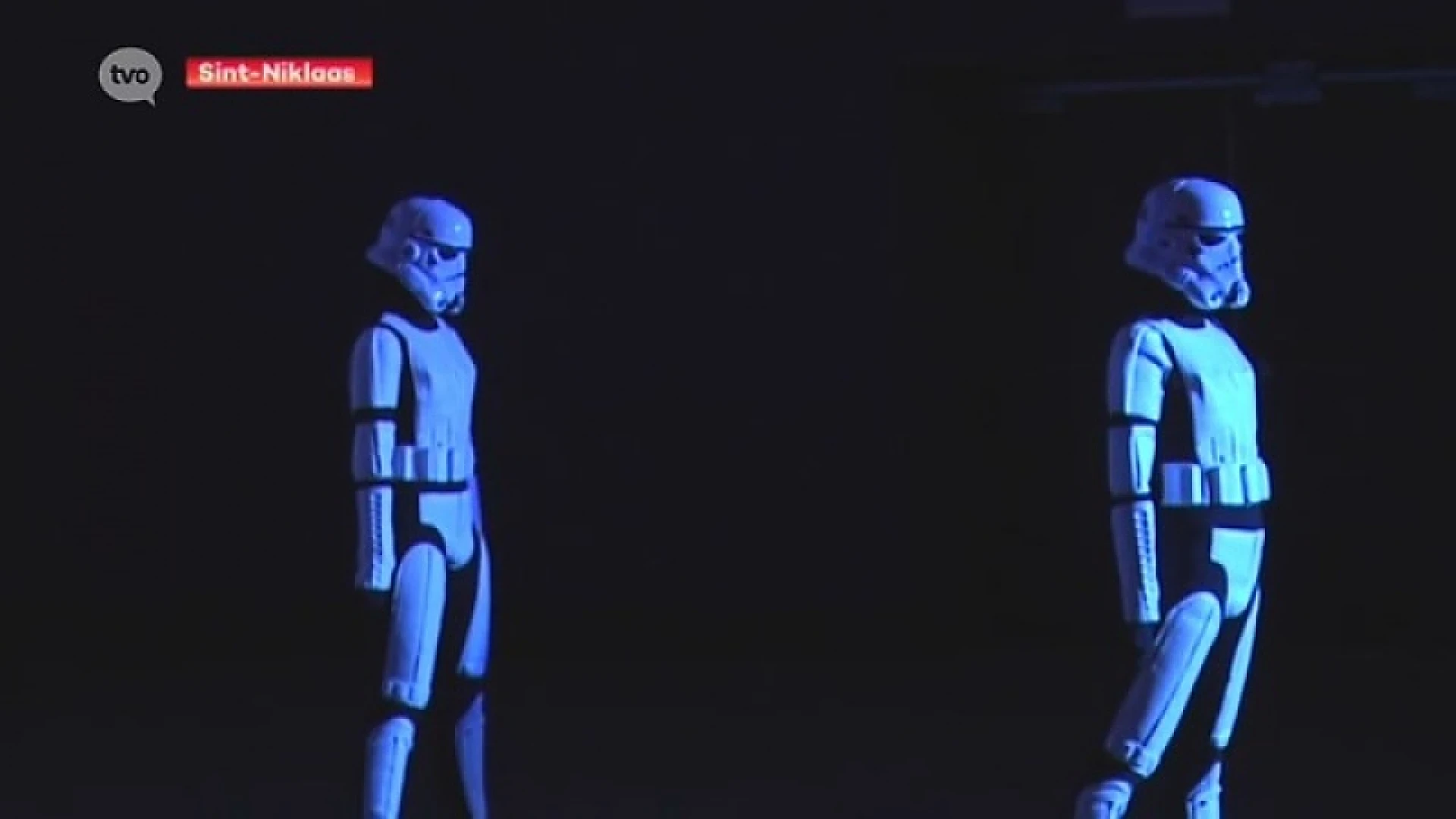 Storm Troopers dansen in Siniscoop Sint-Niklaas voor filmvertoning nieuwe Star Wars