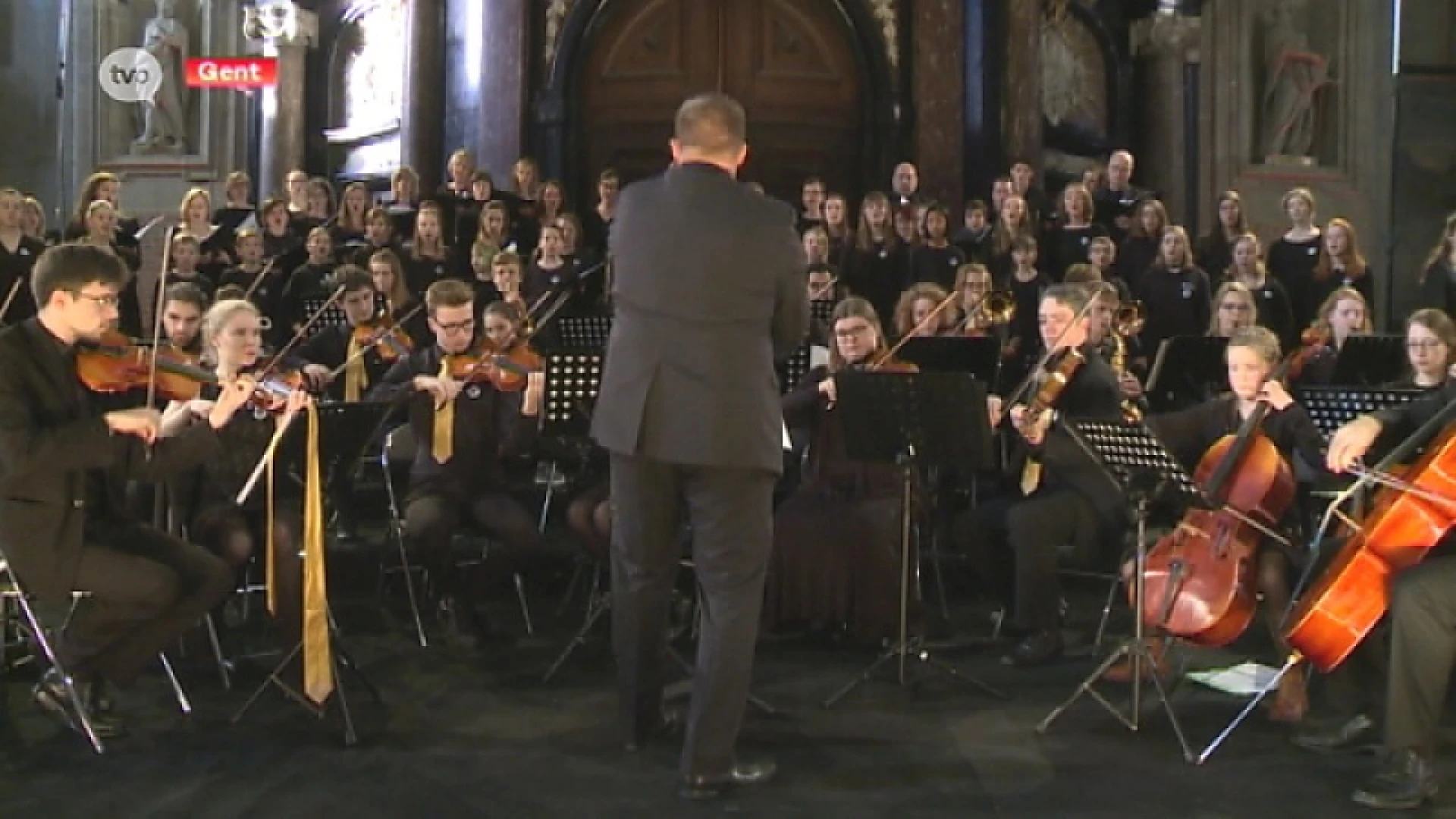 Laatste voorbereidingen kerstconcert Arte Musicale in Sint-Pieterskerk in Gent