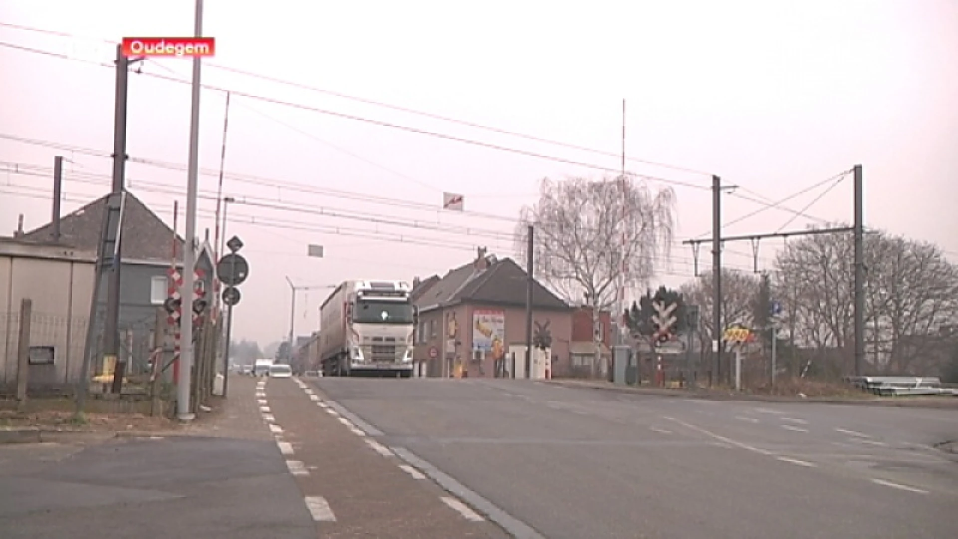 Flitser aan spoorwegovergang Oudegem