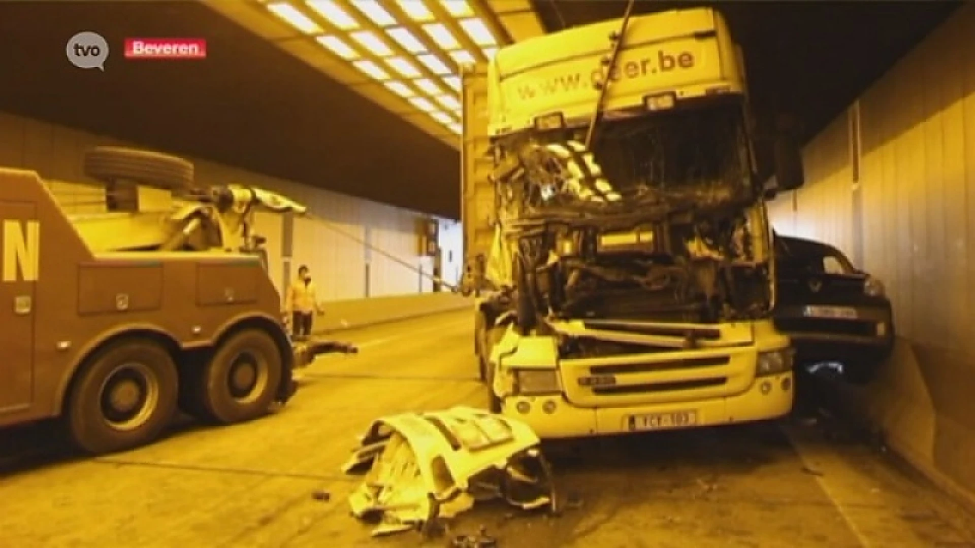 Heel wat verkeershinder bij zwaar ongeval in Beverentunnel