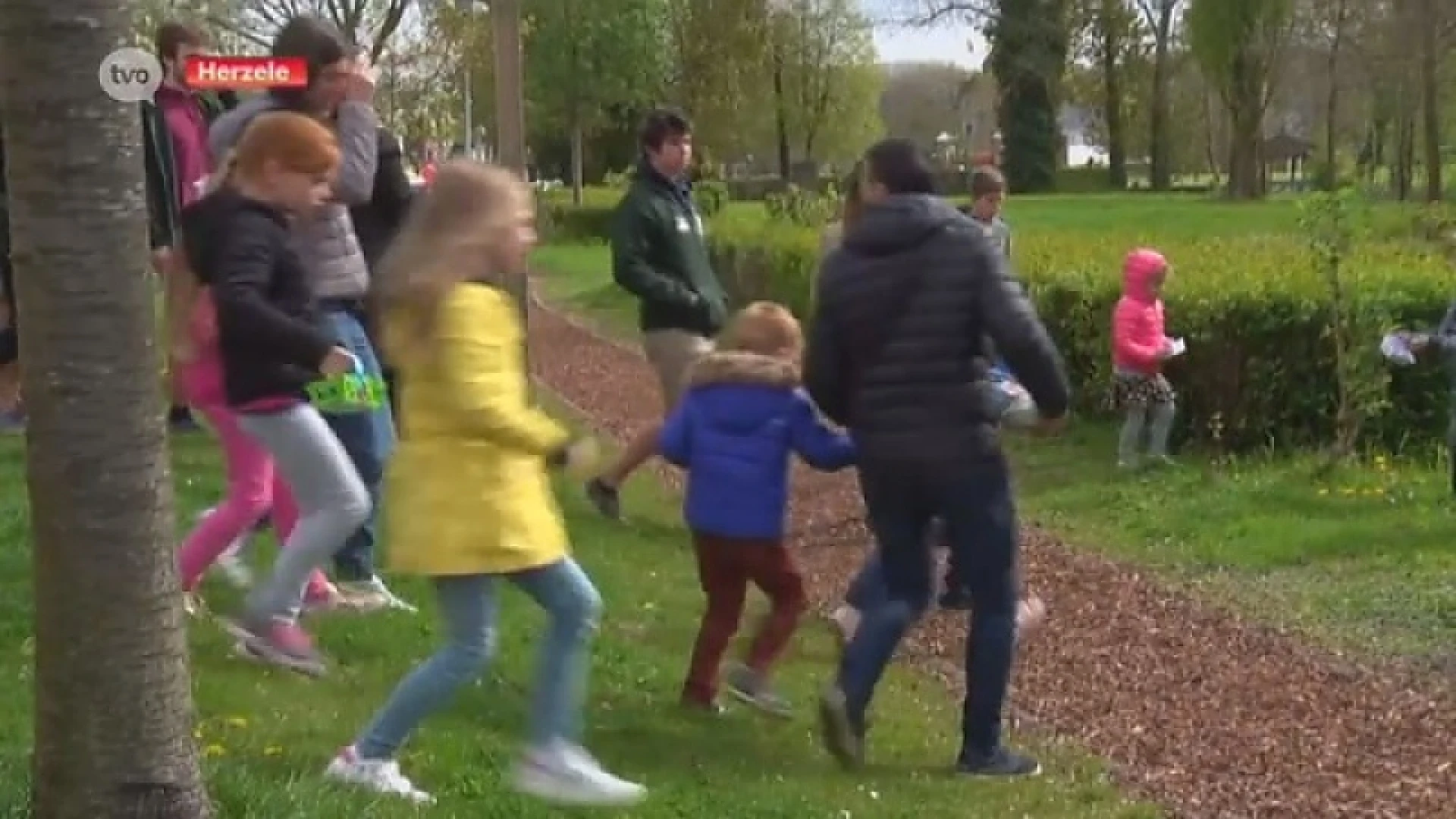 Duizenden kinderen rapen paaseieren