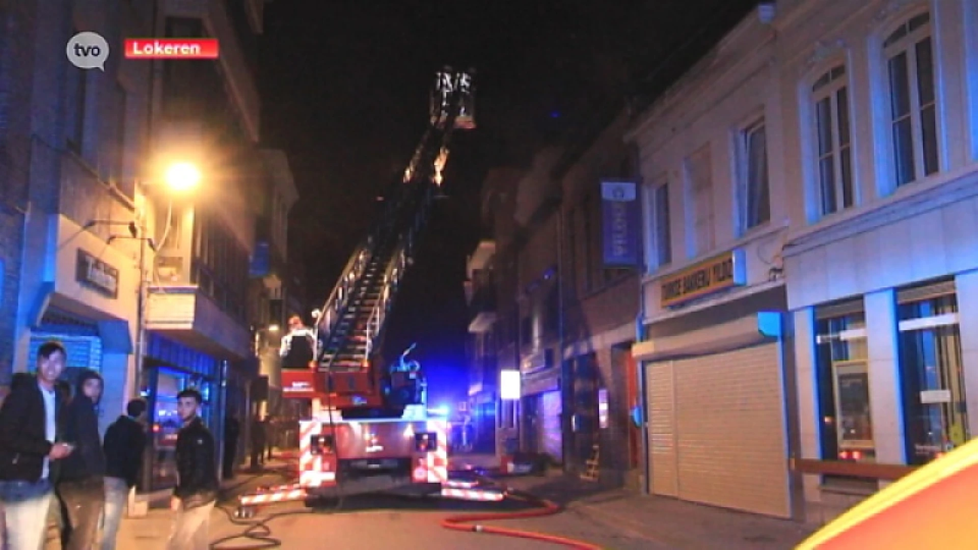 Woning boven kledingzaak brandt volledig uit in Lokeren