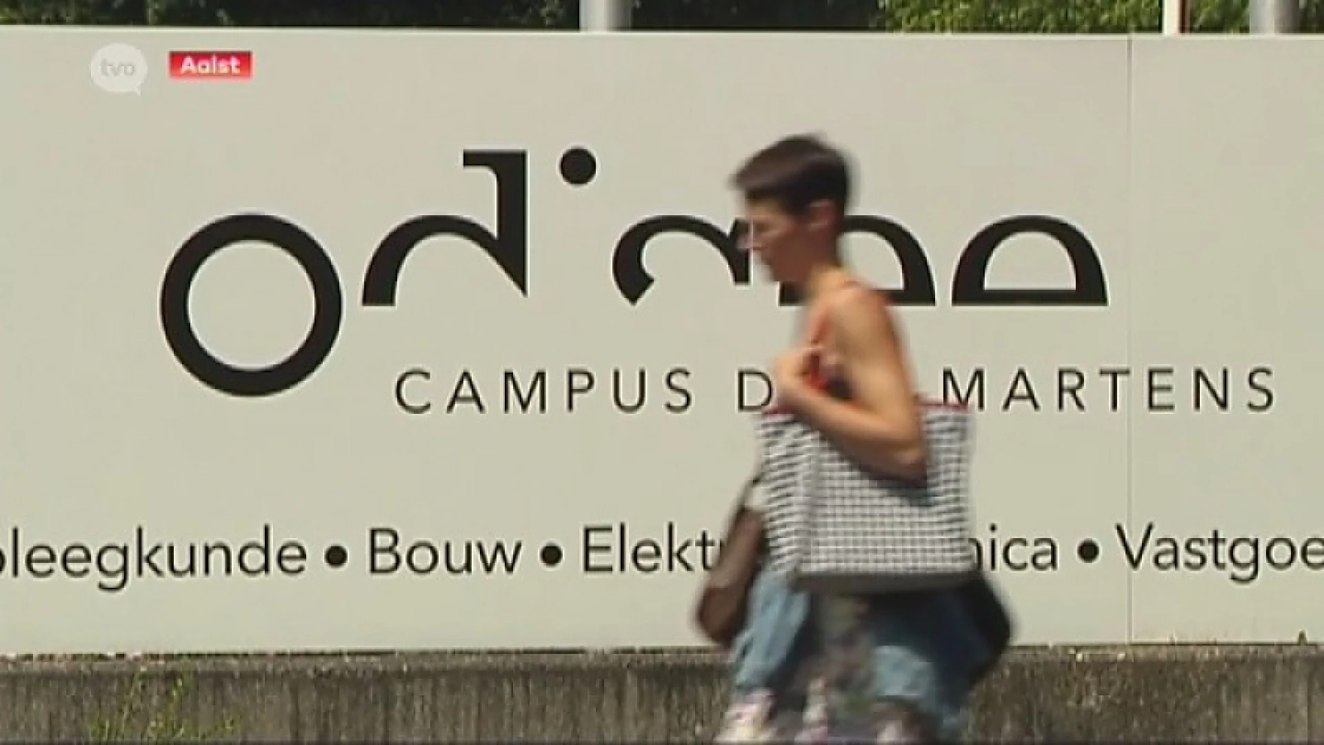 Zonnige en warme dag: studenten zoeken verkoeling op