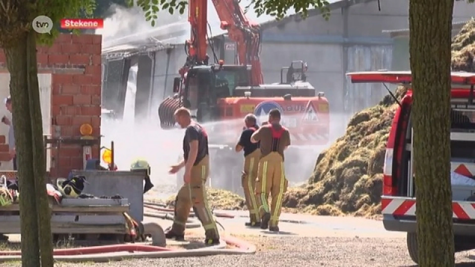 Asbestvezels verspreid na hoevebrand, gemeente Stekene neemt maatregelen