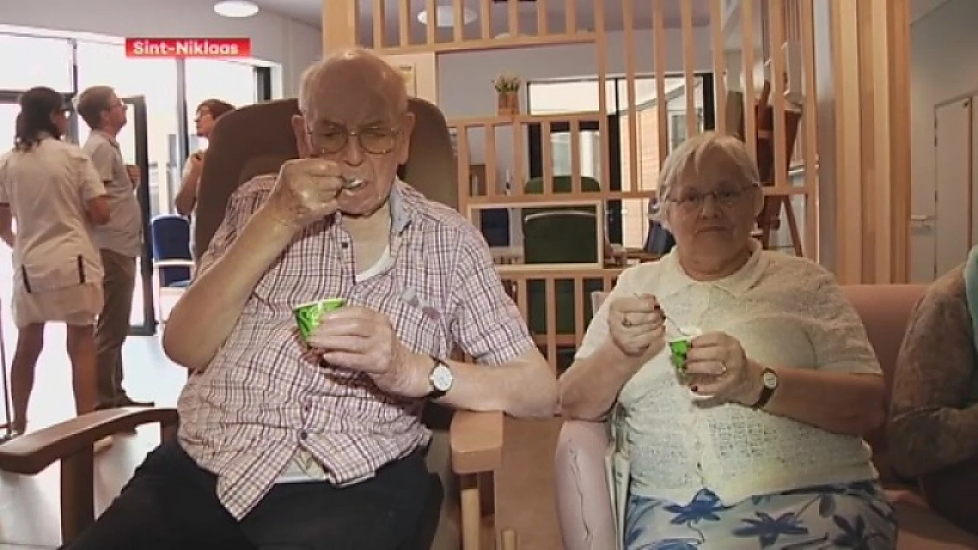 Water, ijsjes, mikshakes en schaduw voor onze senioren