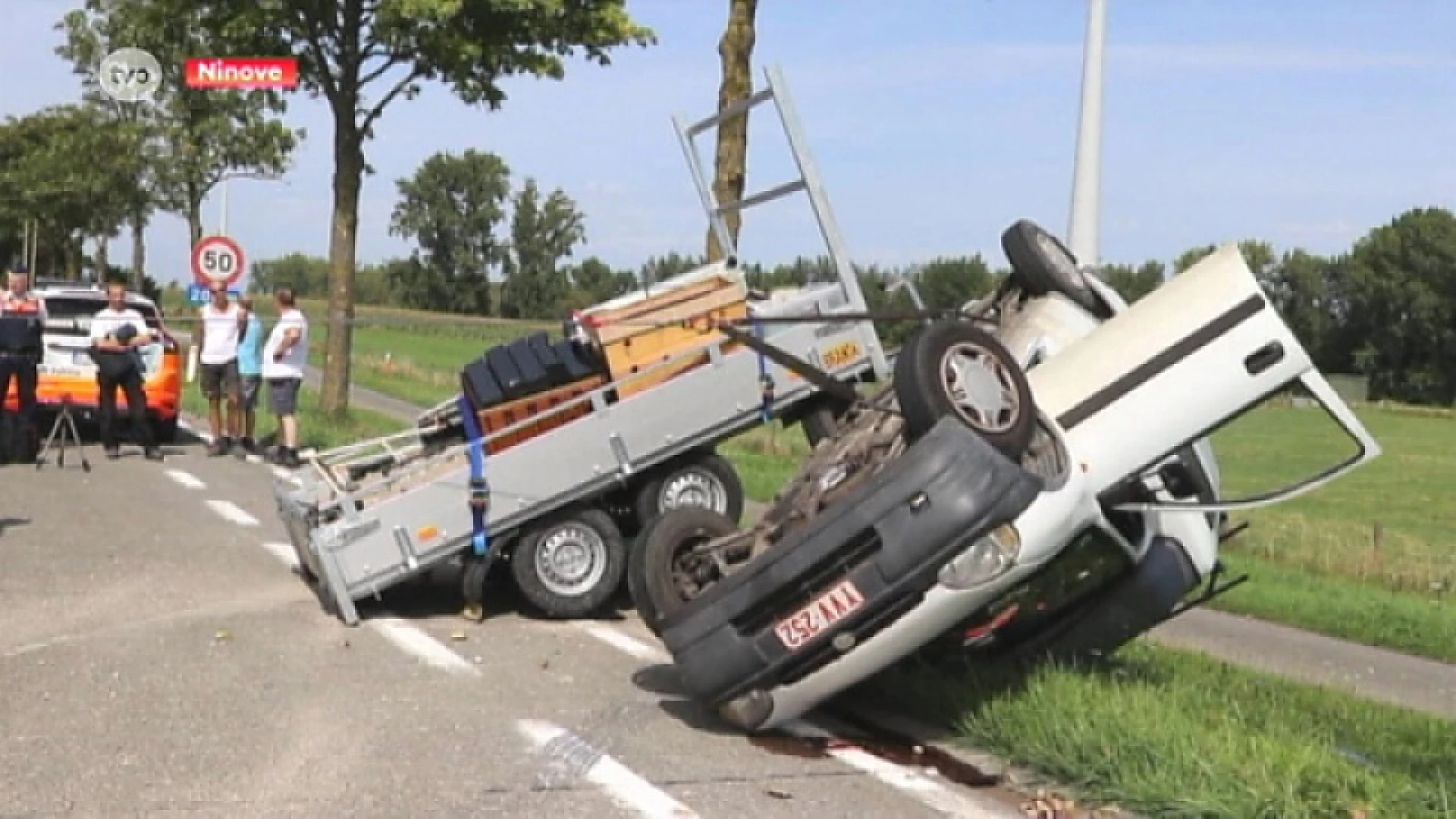 Bestelwagen gecrasht op N45 in Ninove