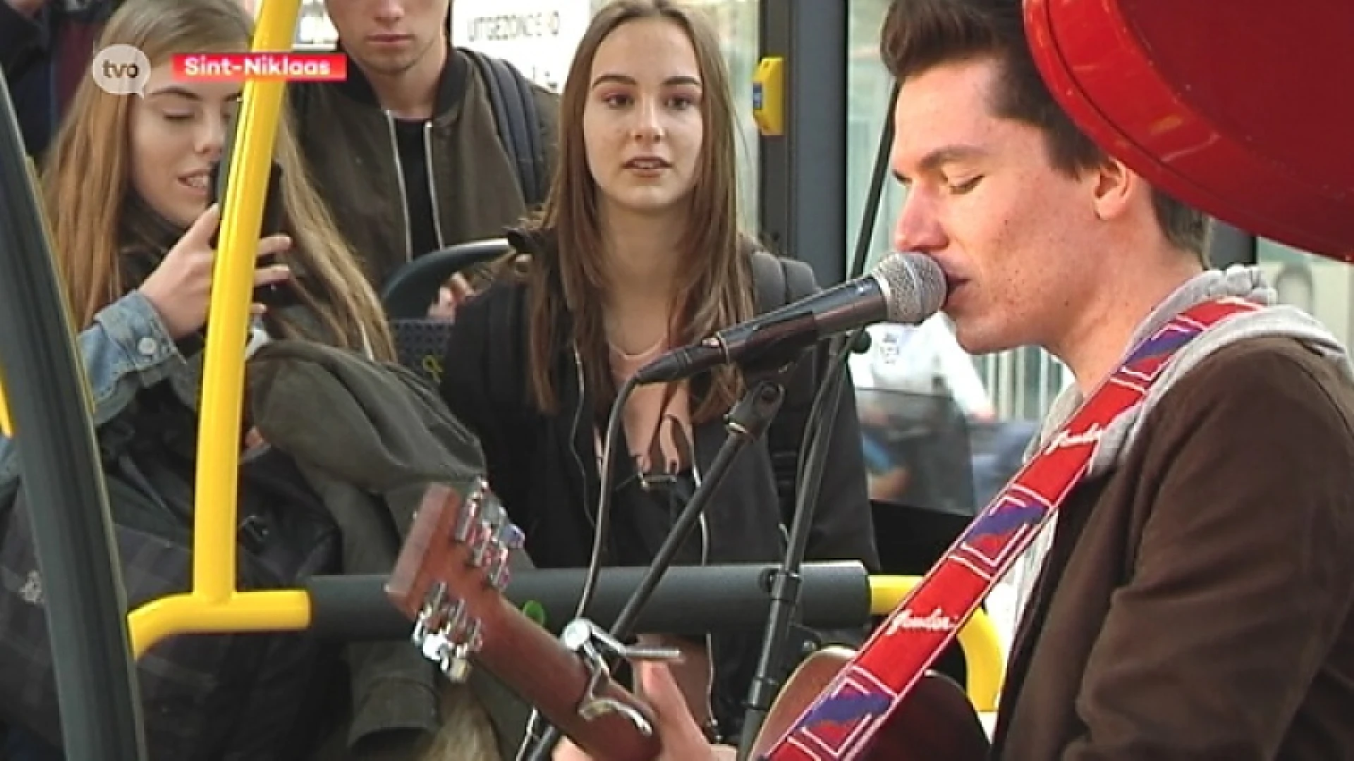 Hoofdafbeelding voor artikel Milo Meskens verrast pendelaars…