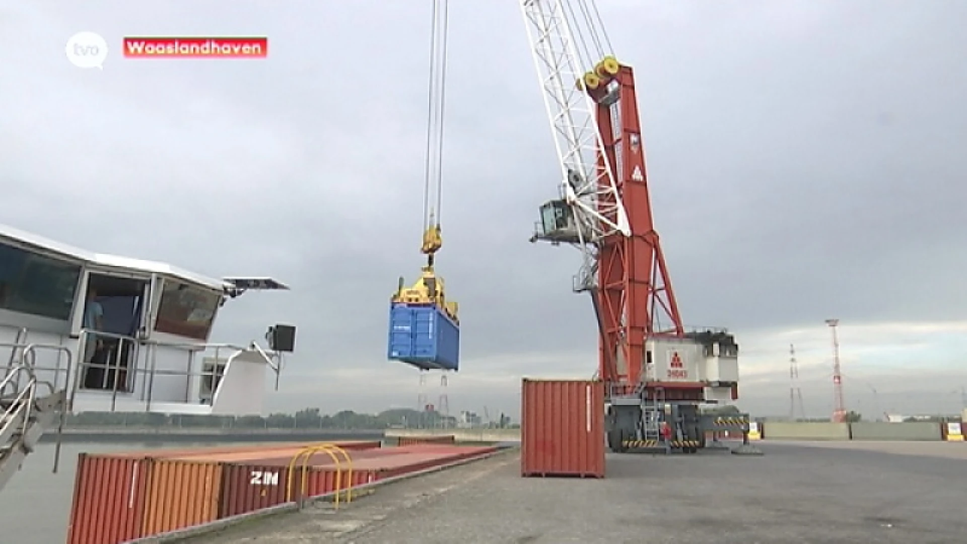 Huisvuiltransport via binnenvaart naar Indaver-installatie Doel