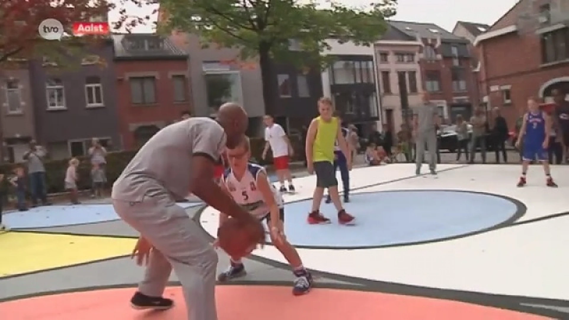 Kleurrijk basketplein in Aalst ingespeeld door Okapi Aalstar