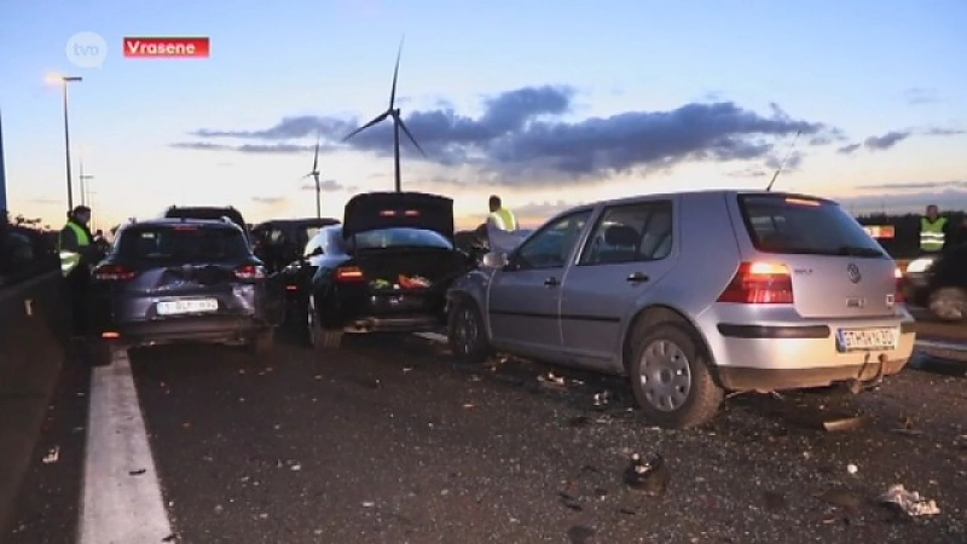 Vanochtend was het alweer geen pretje richting Antwerpen na deze kettingbotsing op de E34