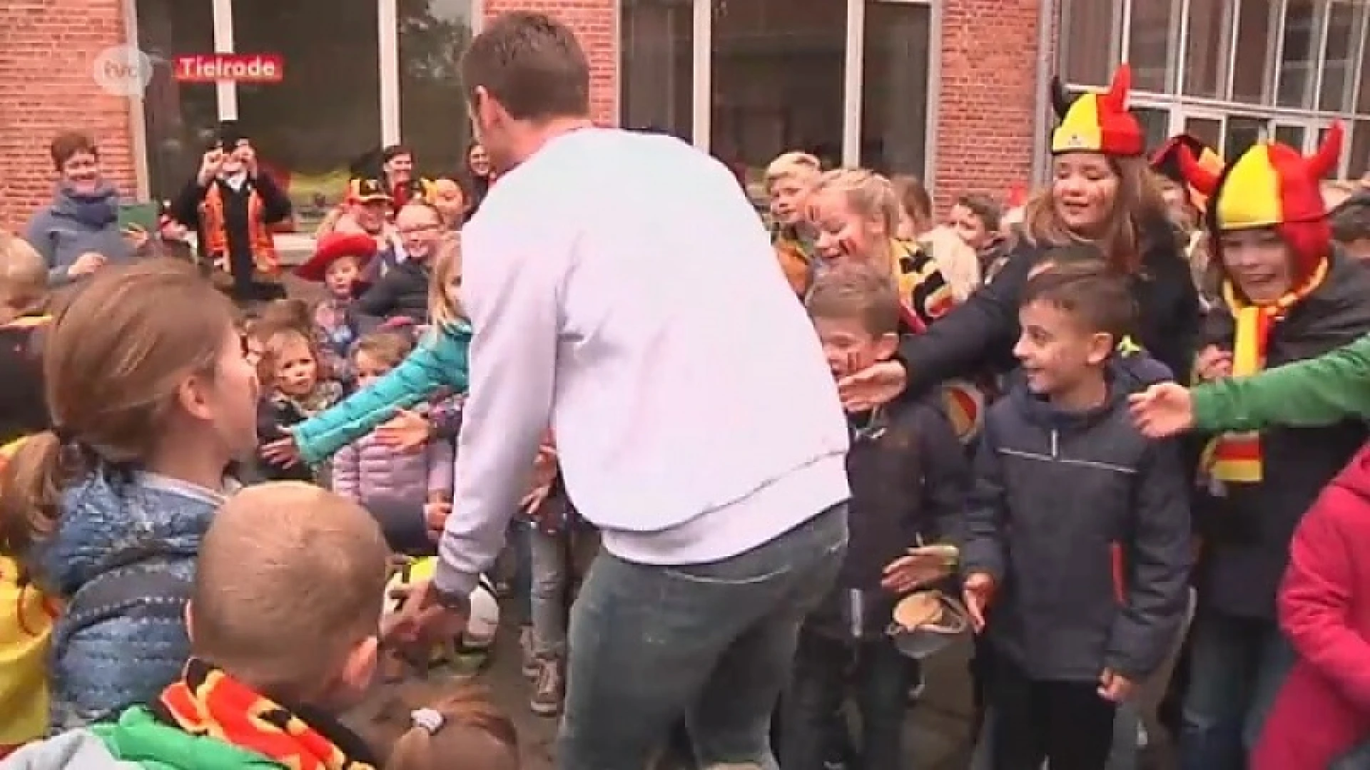 Jan Vertonghen bezoekt zijn oude schooltje in Tielrode