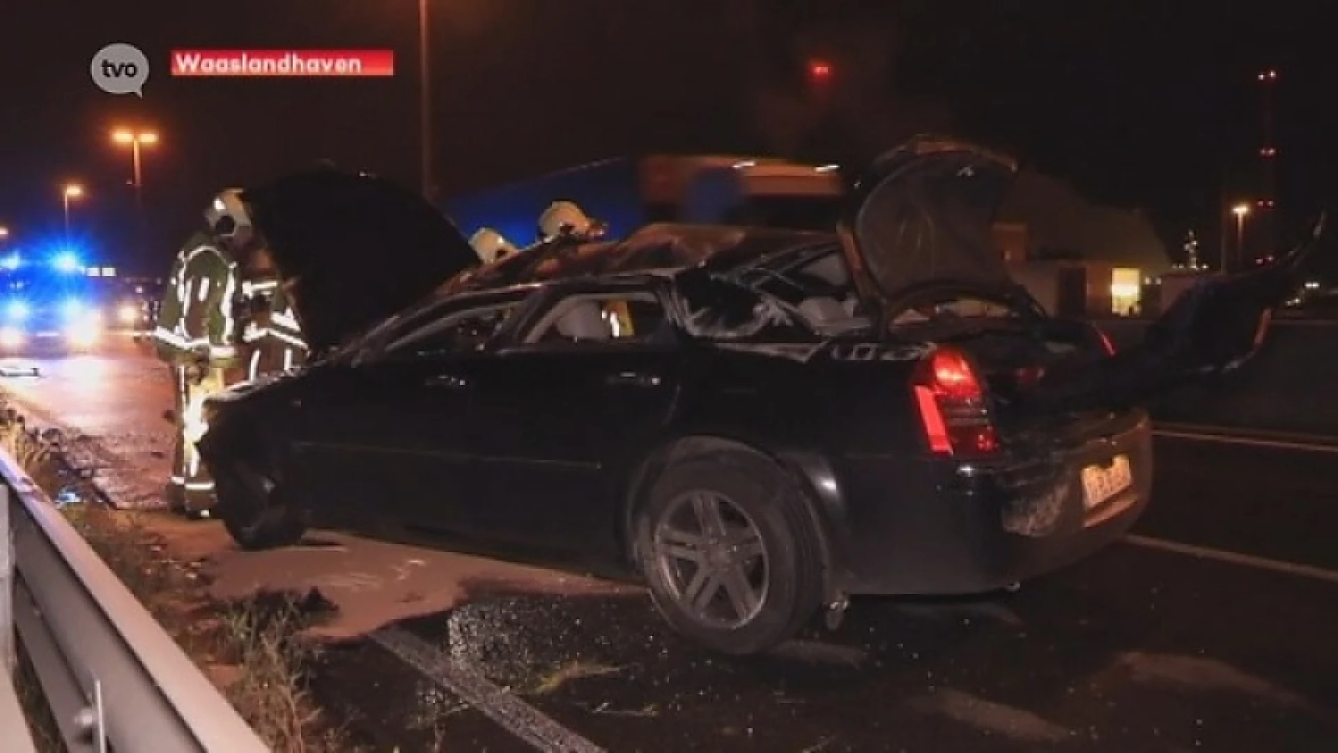 Waaslandhaven: Auto gekatapulteerd na botsing tegen betonnen vangrail