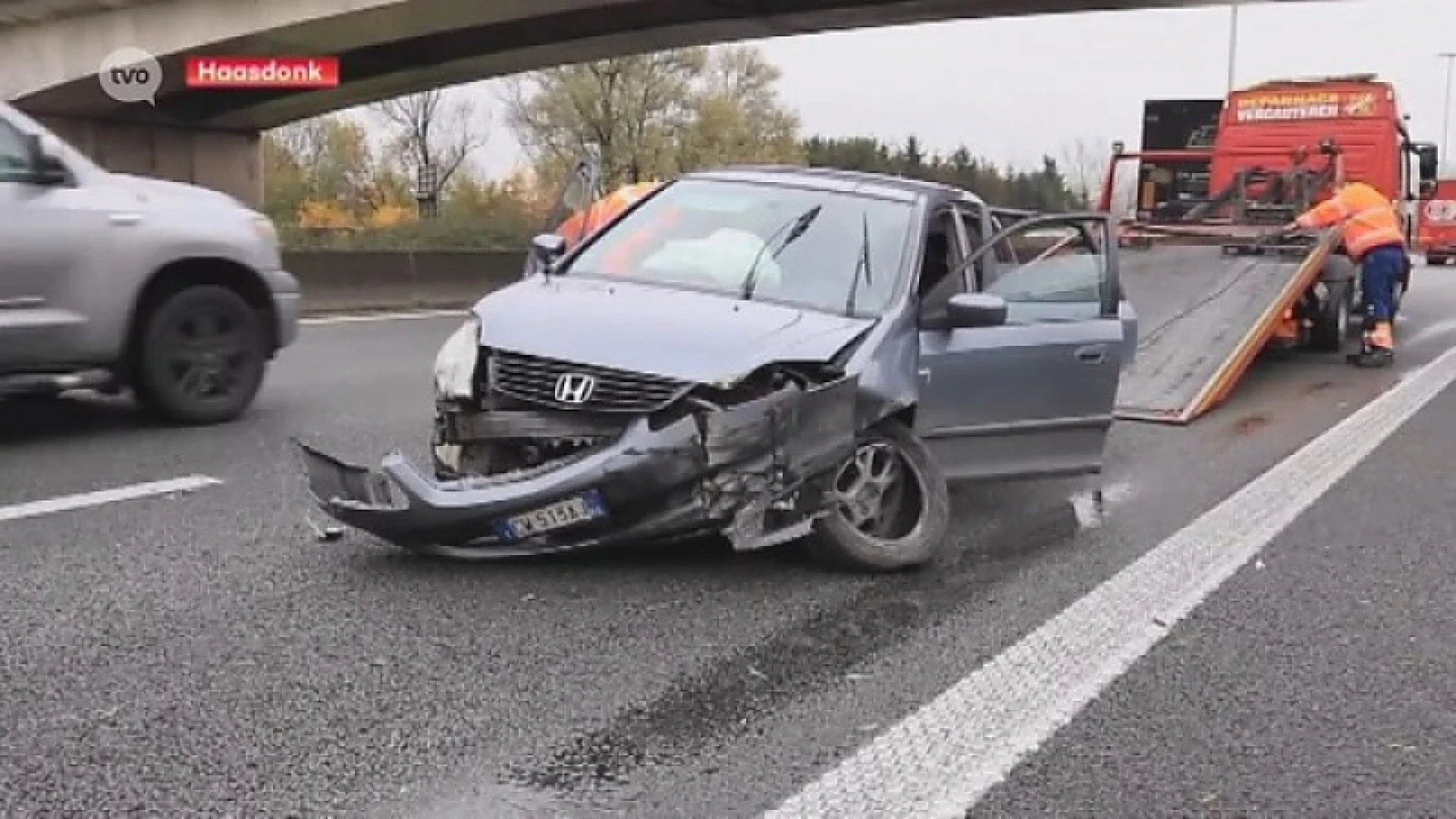 Inzittenden vluchten na crash met gestolen auto op E17