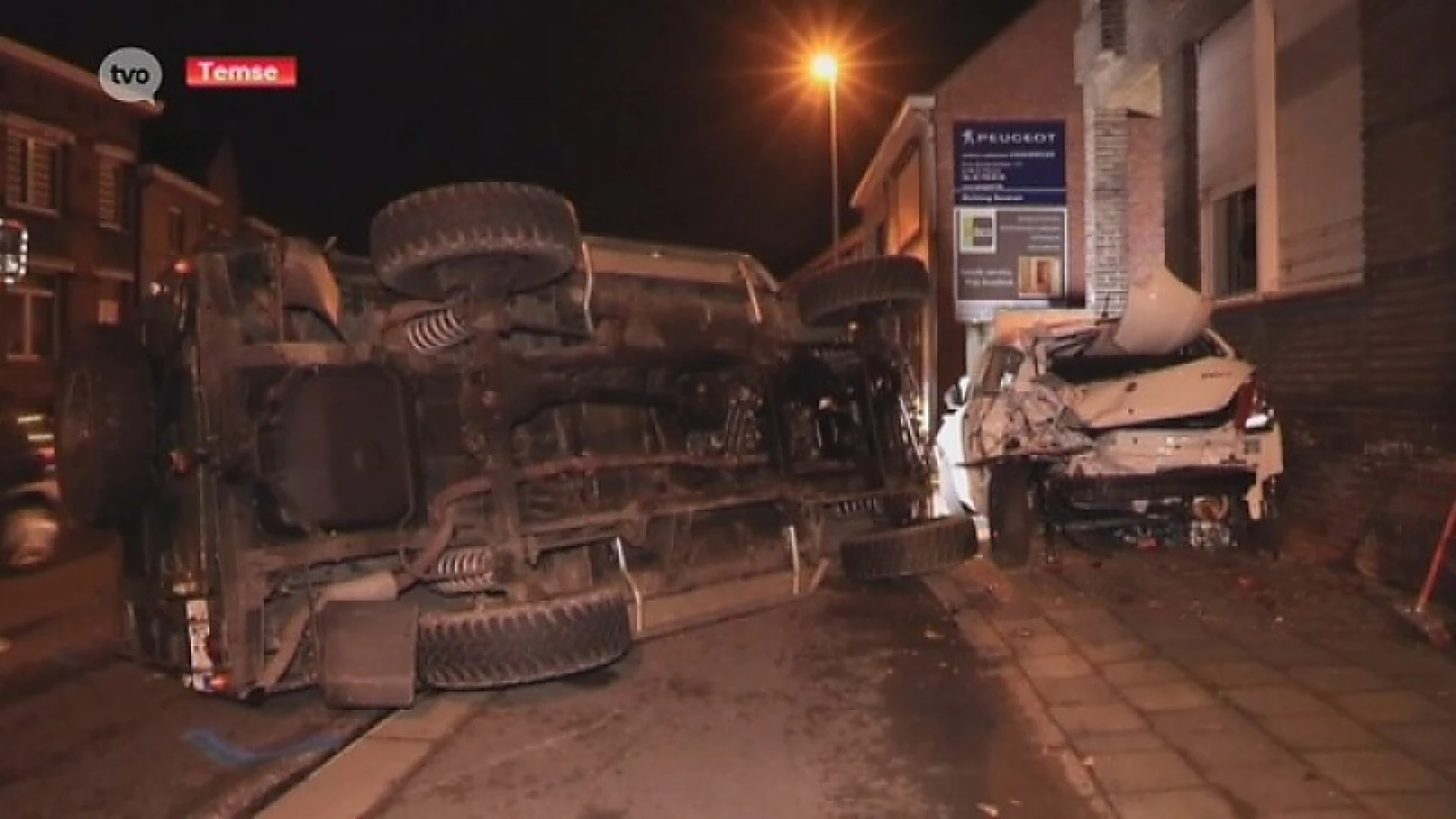 Chauffeur lichtgewond na spectaculair ongeval in Temse