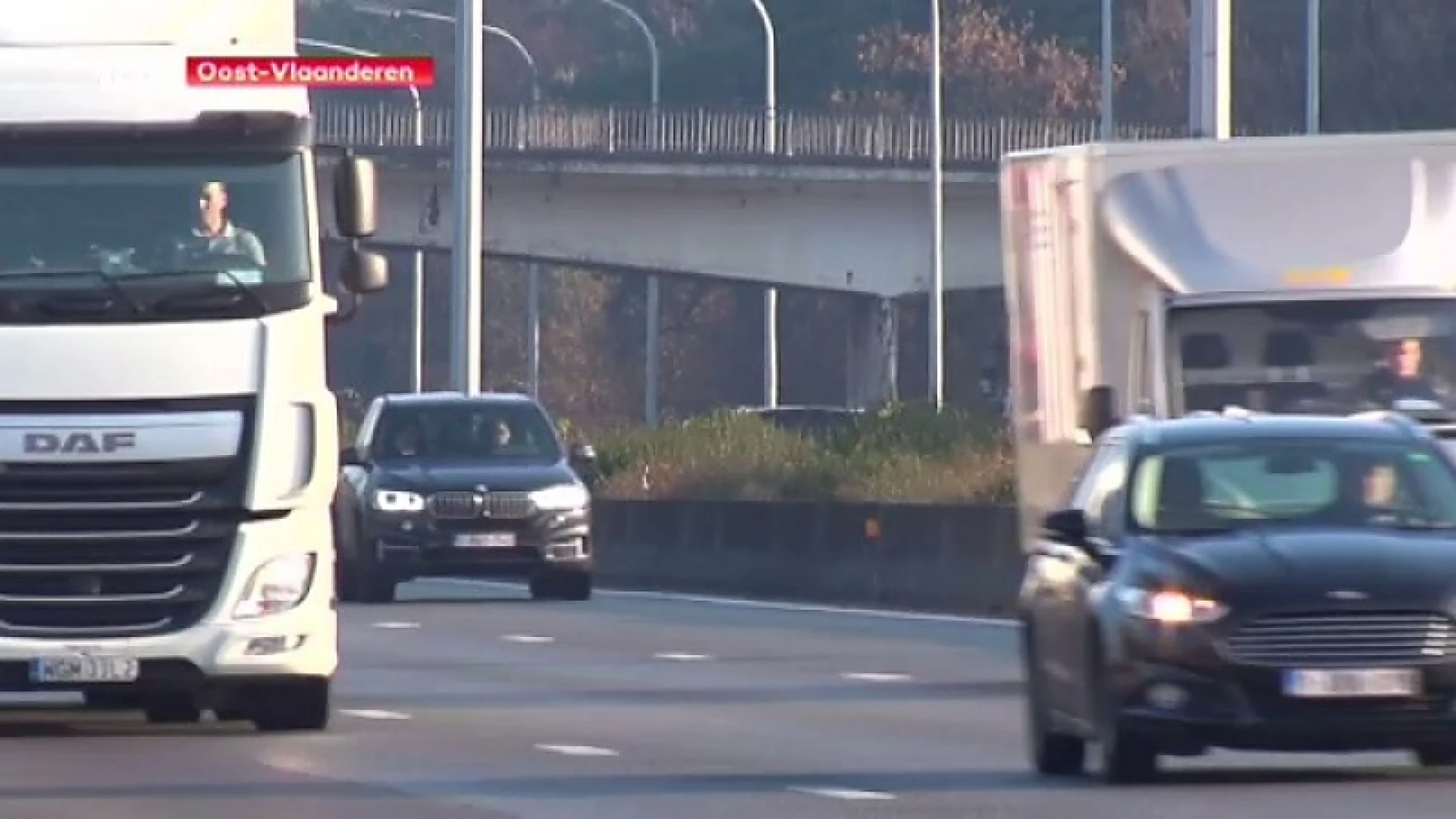 Febetra: "Verplicht vier richtingaanwijzers gebruiken bij het naderen van een file"